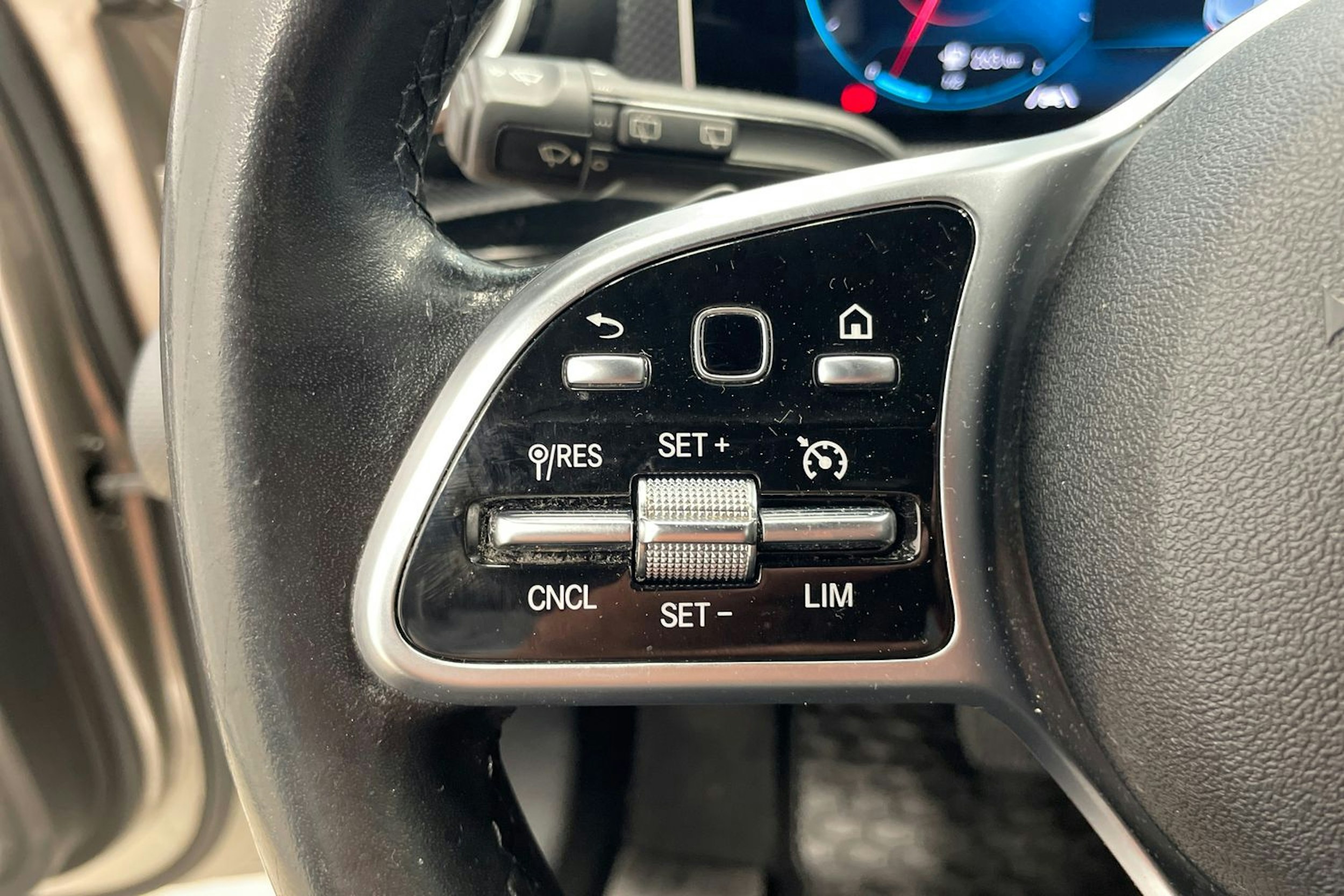 Harmaa Mercedes-Benz A 2019 kuva 13.