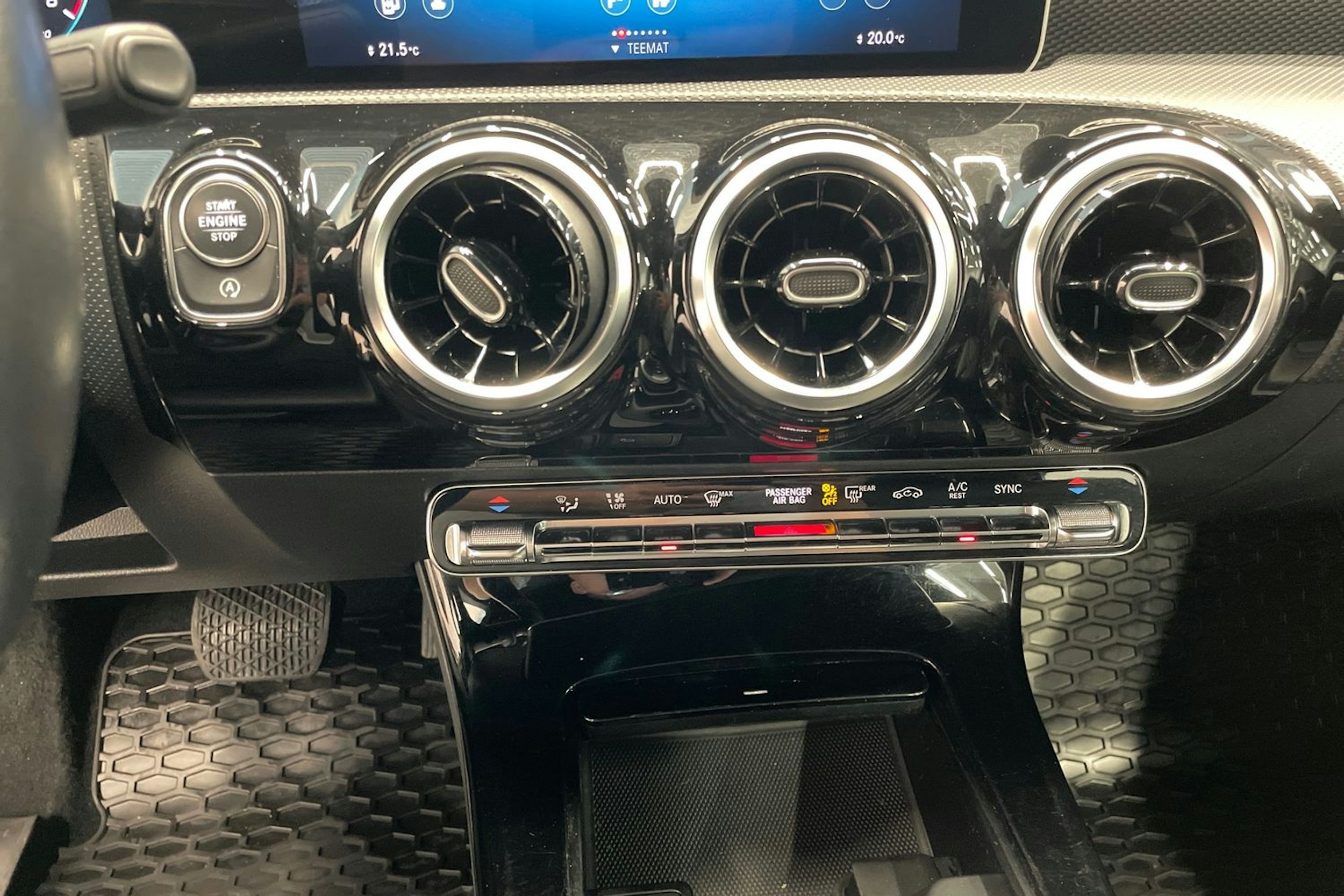 Harmaa Mercedes-Benz A 2019 kuva 14.