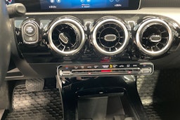 Harmaa Mercedes-Benz A 2019 kuva 14.