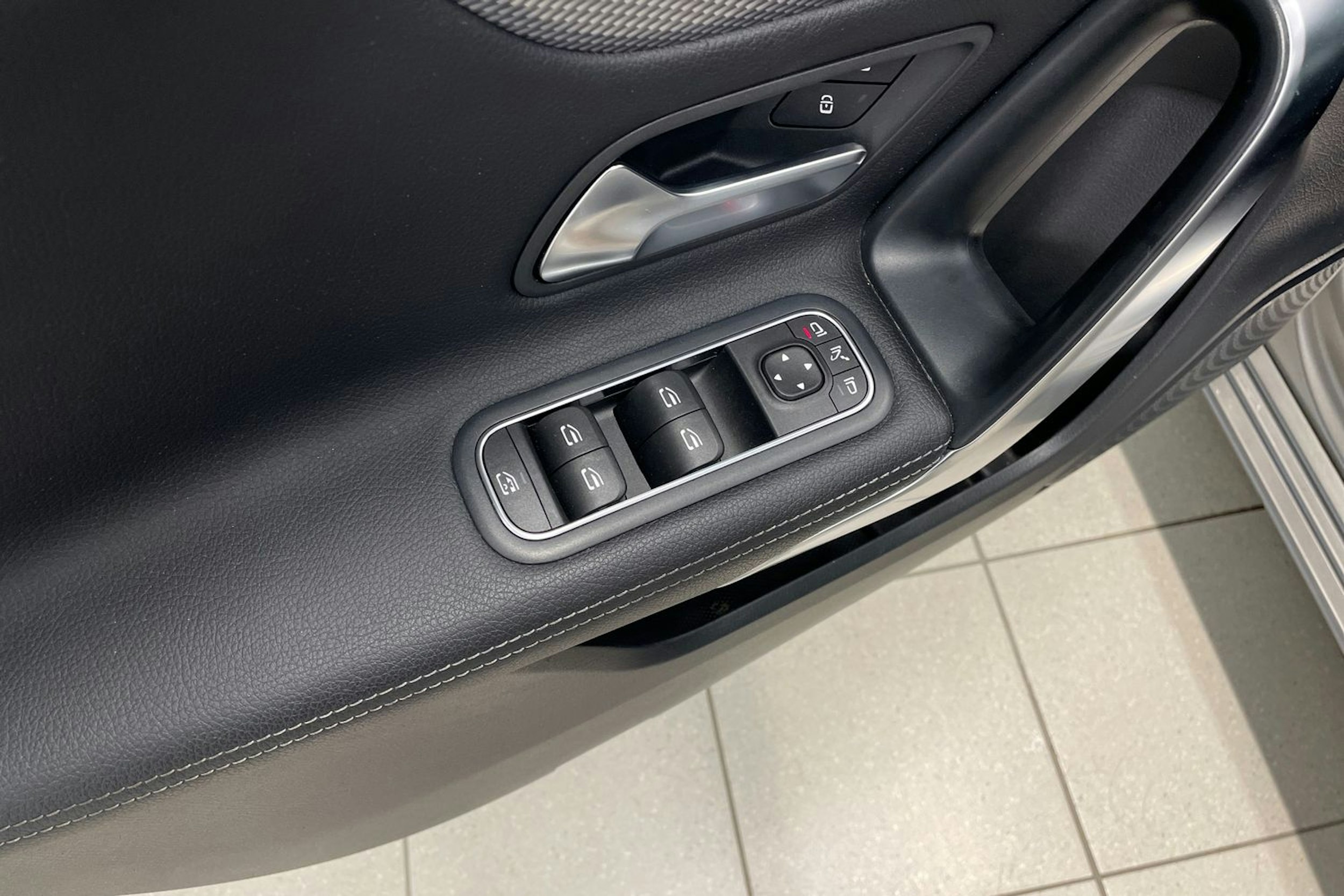 Harmaa Mercedes-Benz A 2019 kuva 16.