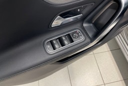 Harmaa Mercedes-Benz A 2019 kuva 16.