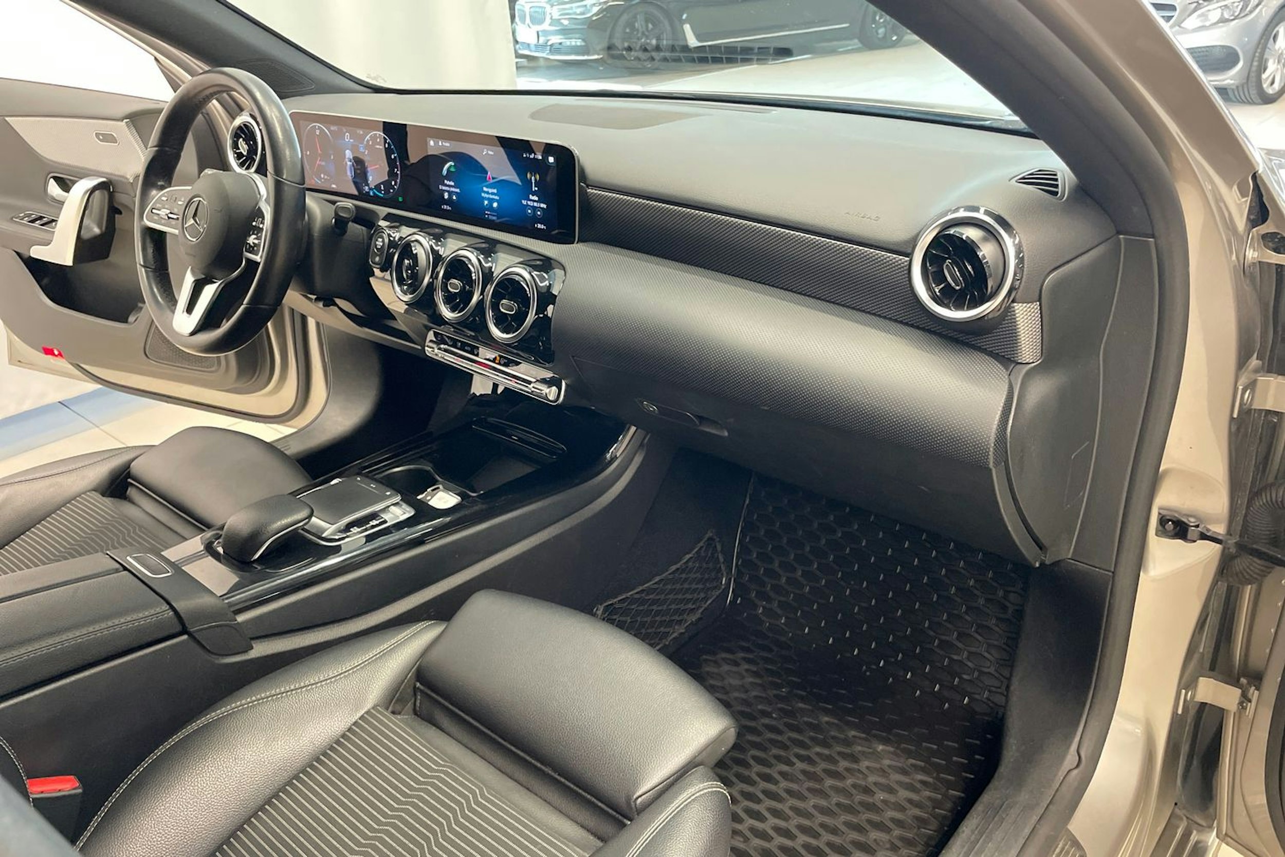 Harmaa Mercedes-Benz A 2019 kuva 20.