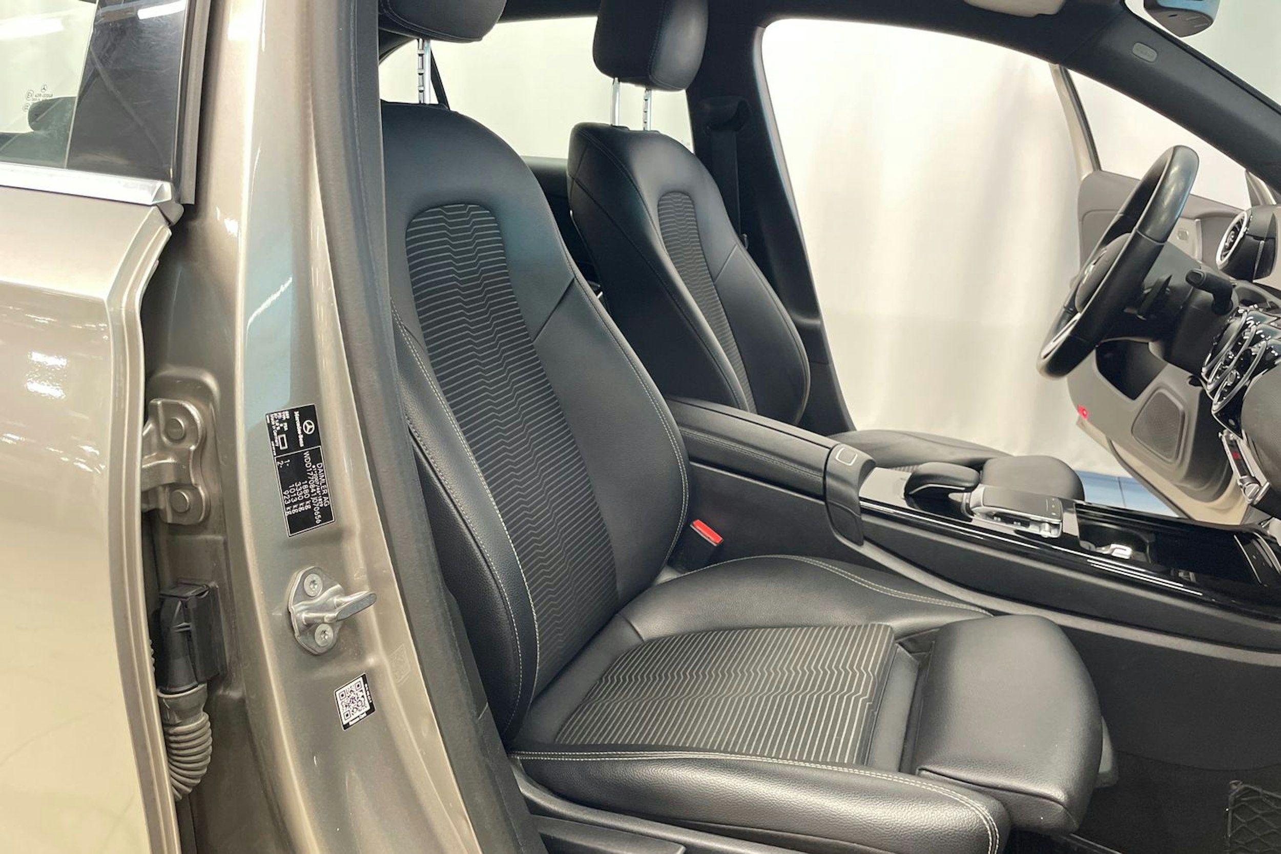 Harmaa Mercedes-Benz A 2019 kuva 21.