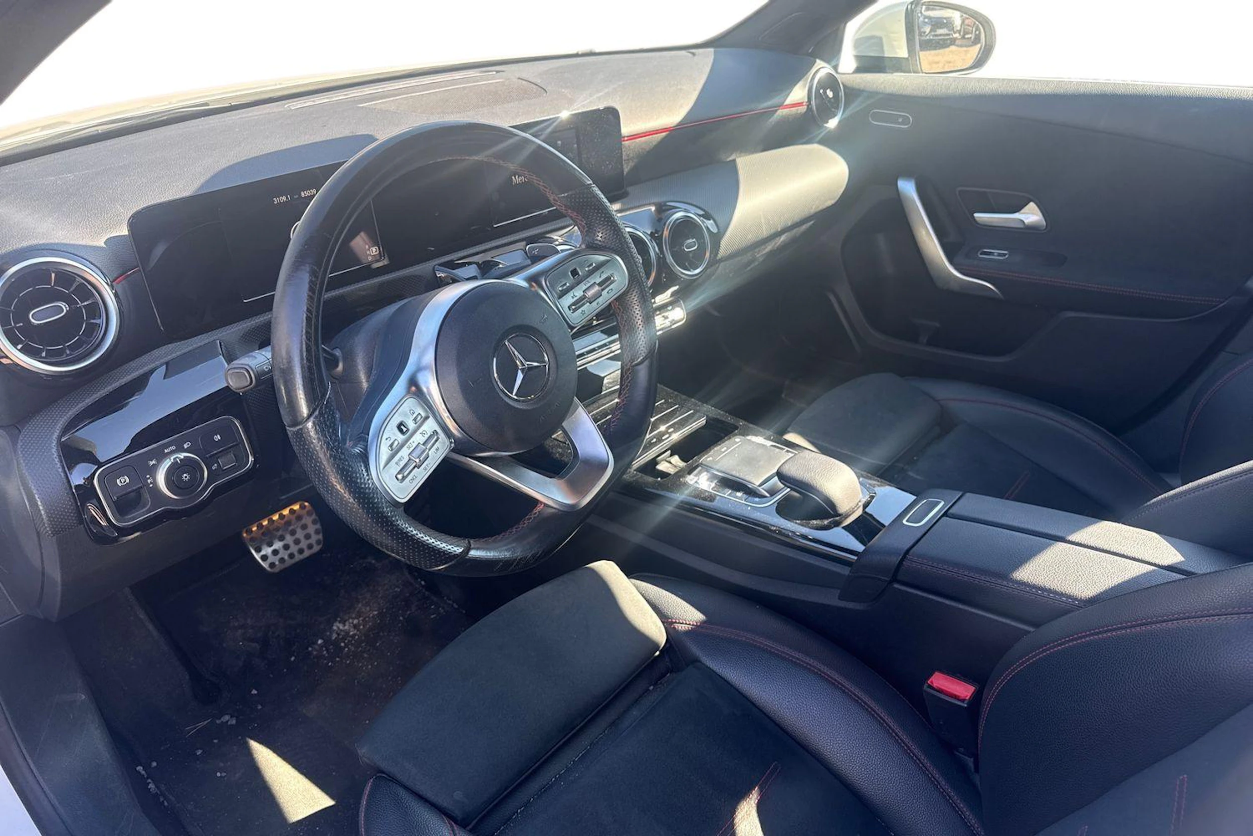 valkoinen Mercedes-Benz A 2019 kuva 3.