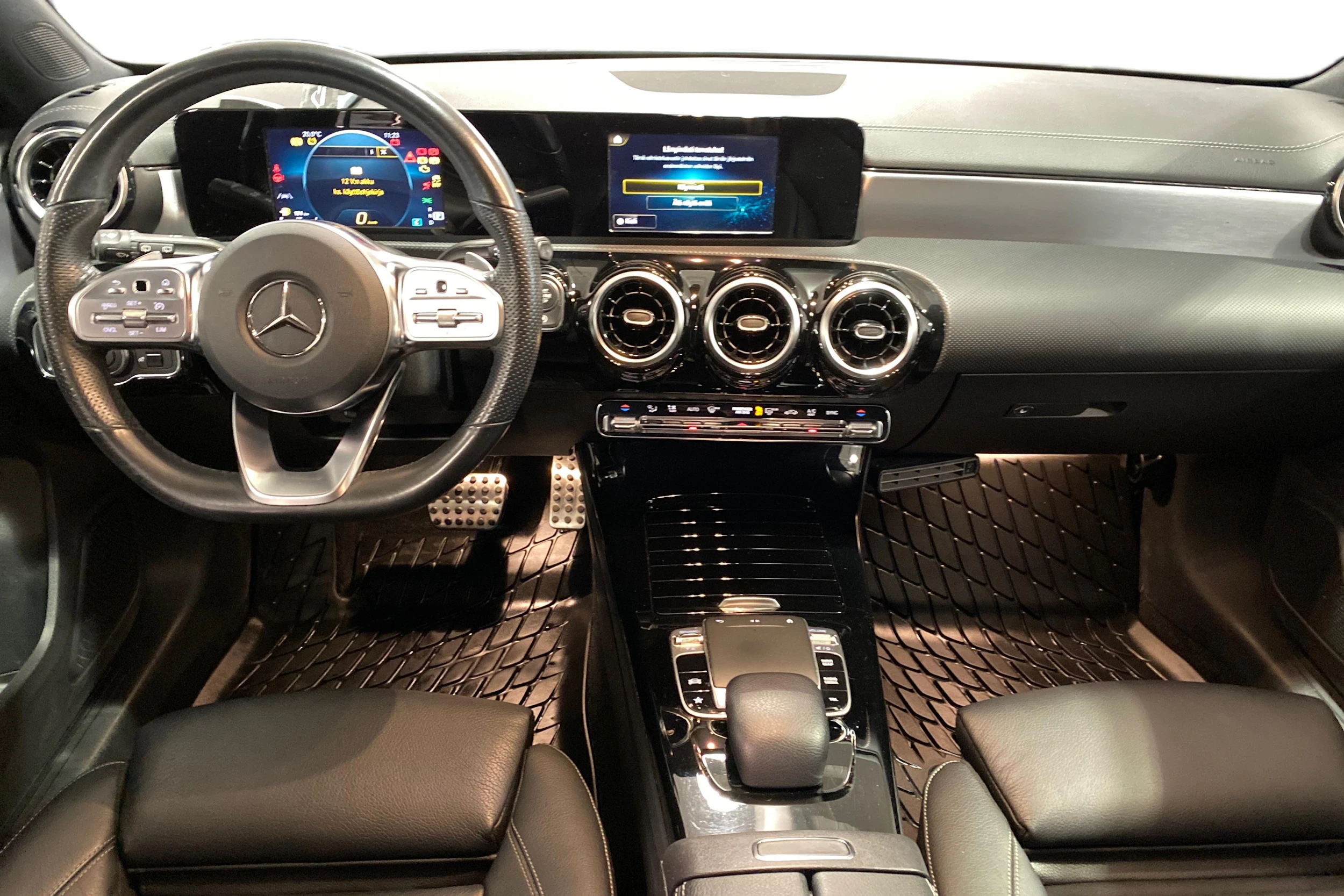 musta Mercedes-Benz A 2019 kuva 9.