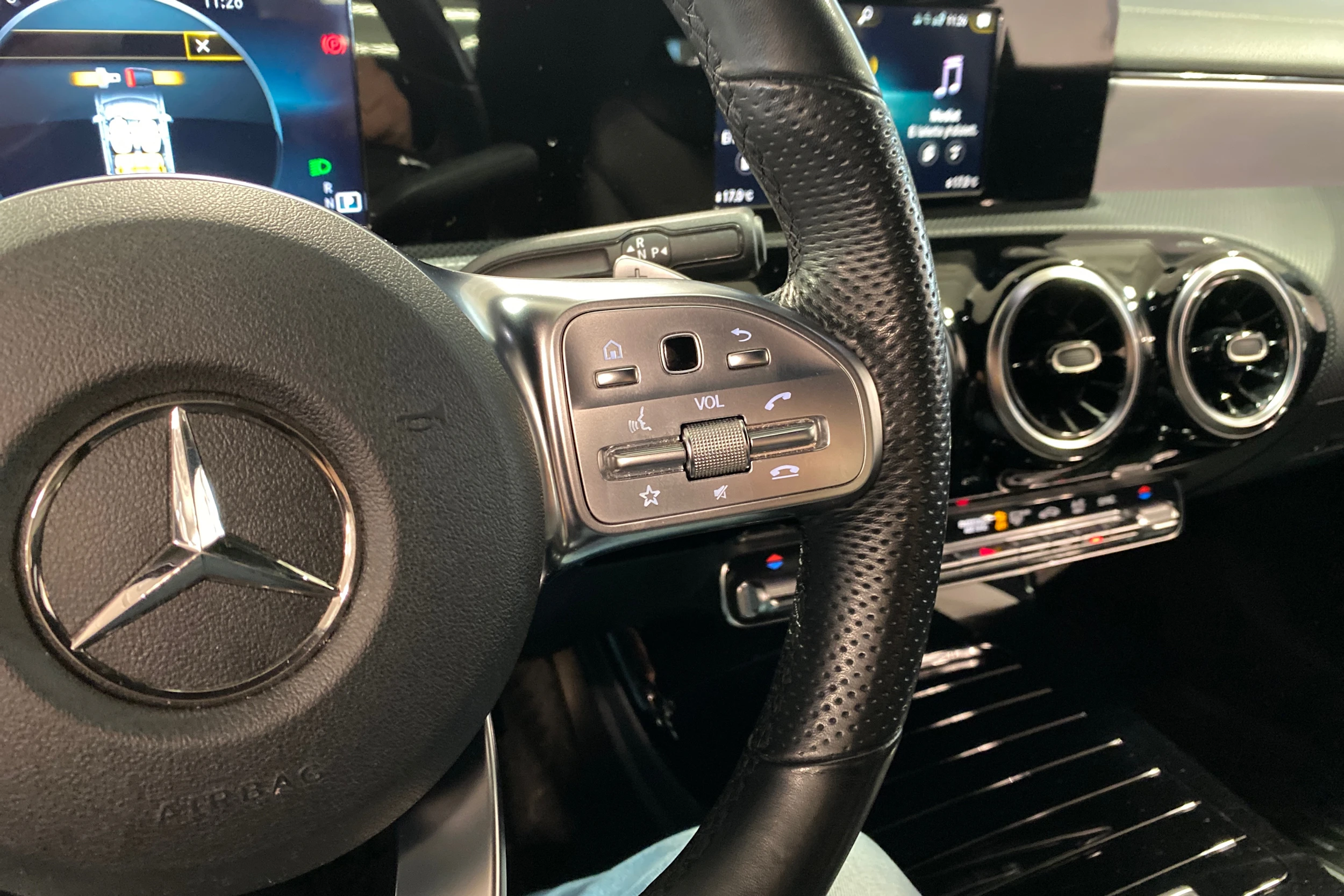 musta Mercedes-Benz A 2019 kuva 15.