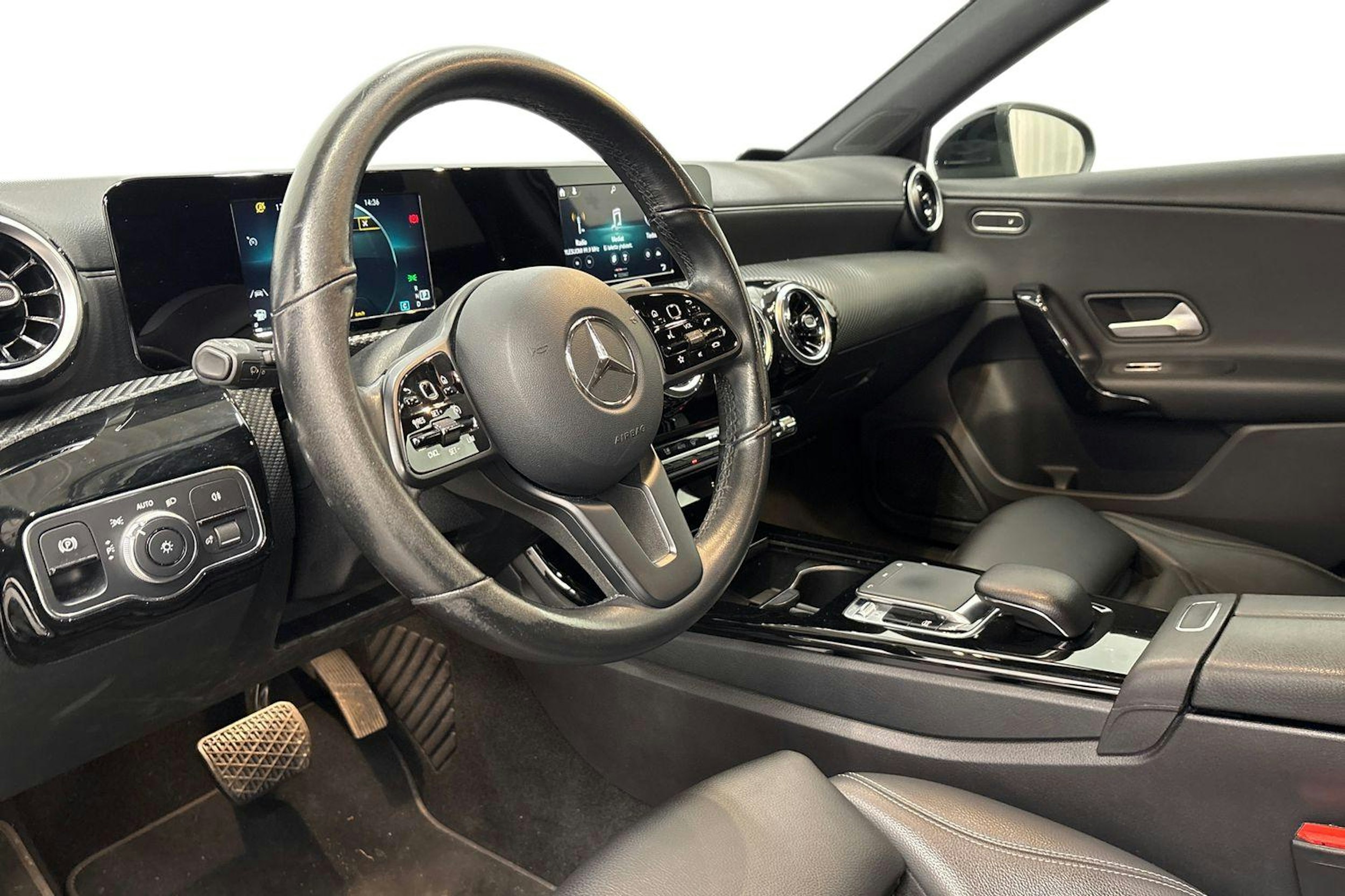 musta Mercedes-Benz A 2020 kuva 6.