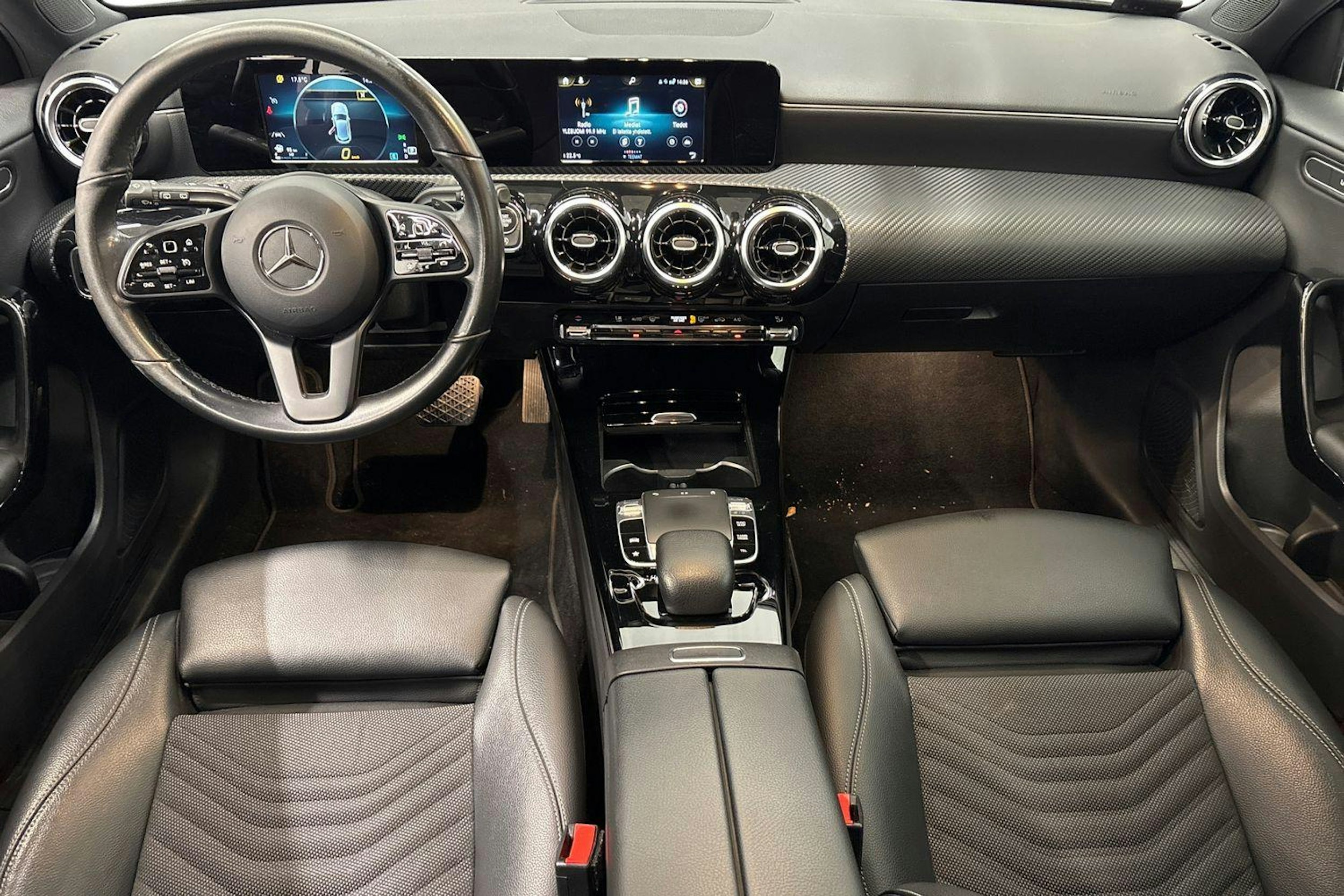 musta Mercedes-Benz A 2020 kuva 7.