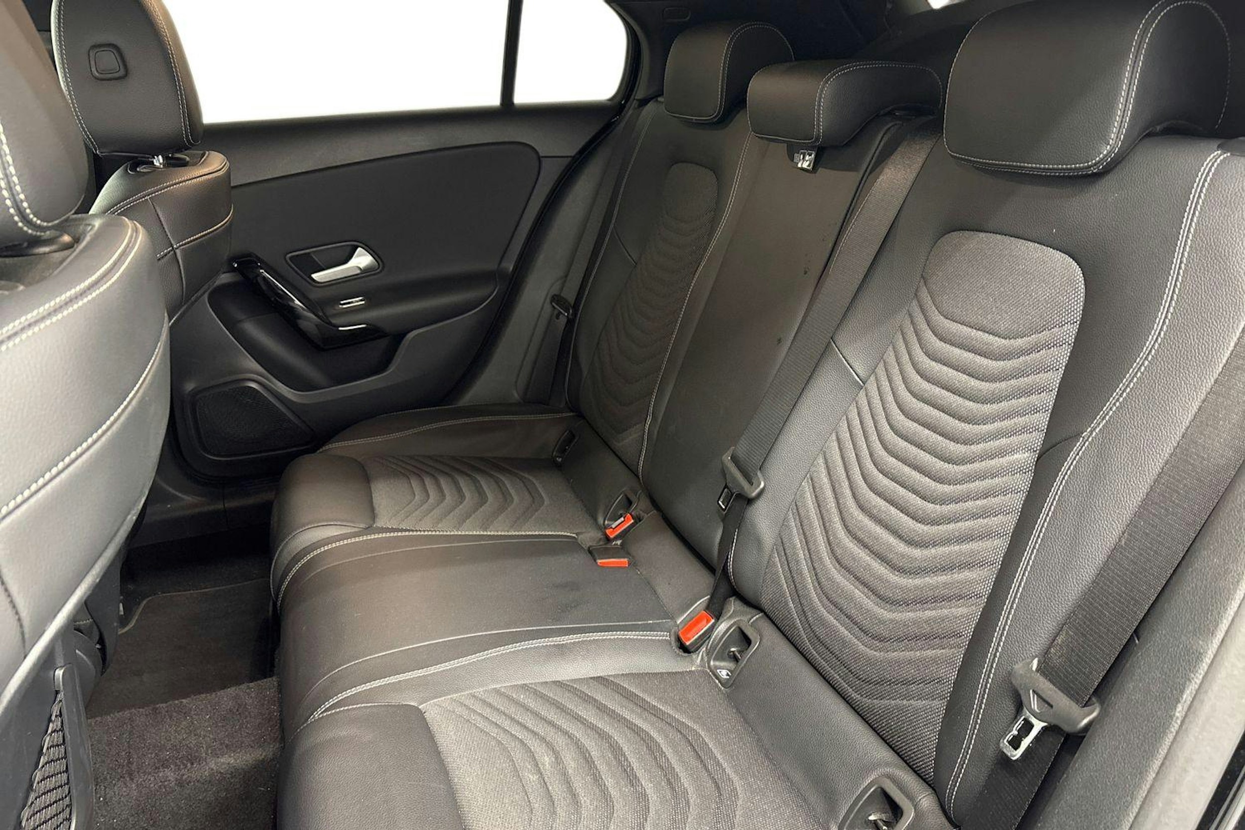 musta Mercedes-Benz A 2020 kuva 8.