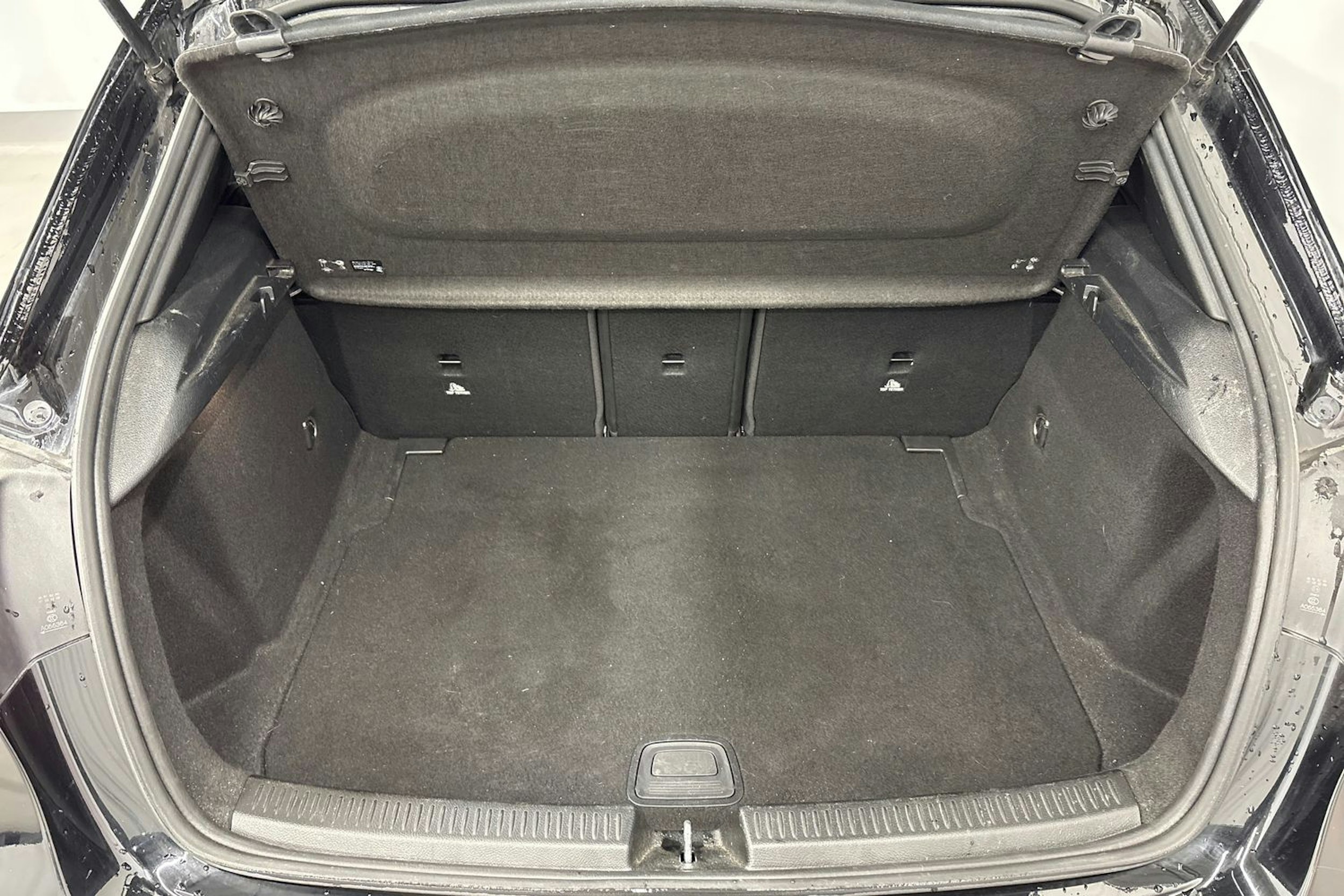 musta Mercedes-Benz A 2020 kuva 12.