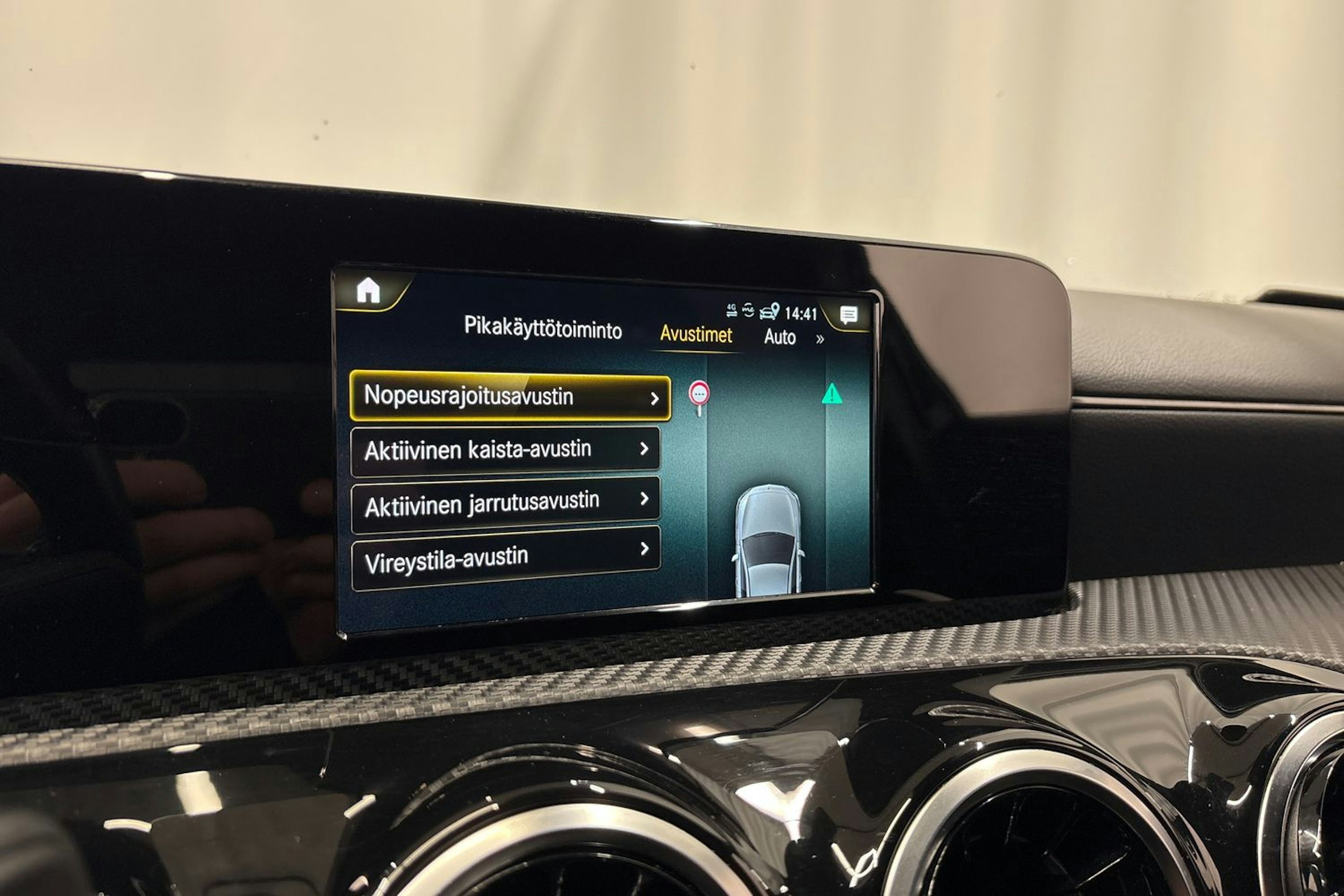 musta Mercedes-Benz A 2020 kuva 20.