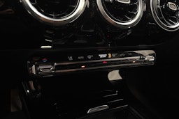 musta Mercedes-Benz A 2020 kuva 23.