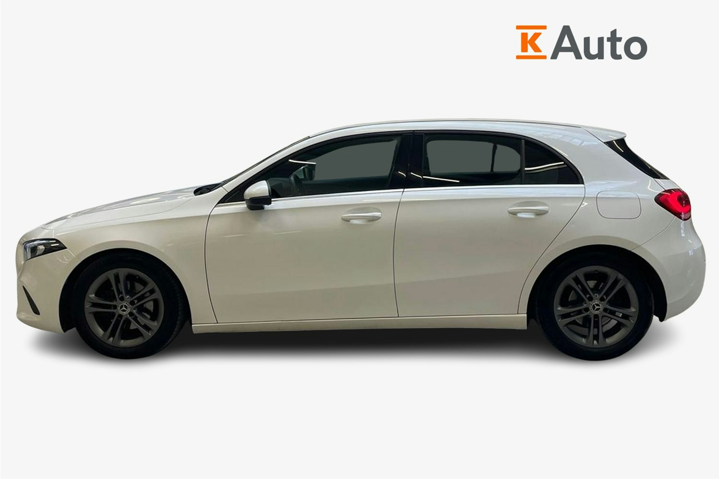 valkoinen Mercedes-Benz A 2020 kuva 6.