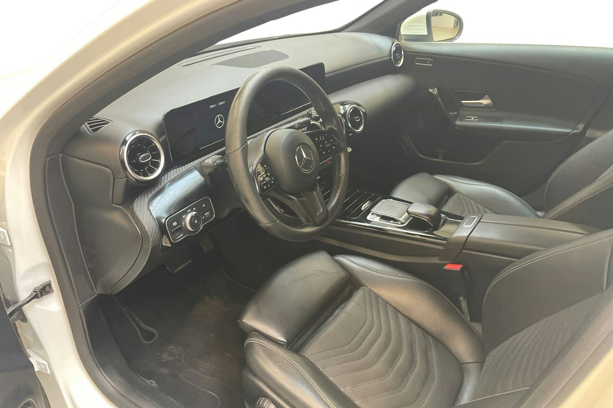 valkoinen Mercedes-Benz A 2020 kuva 7.
