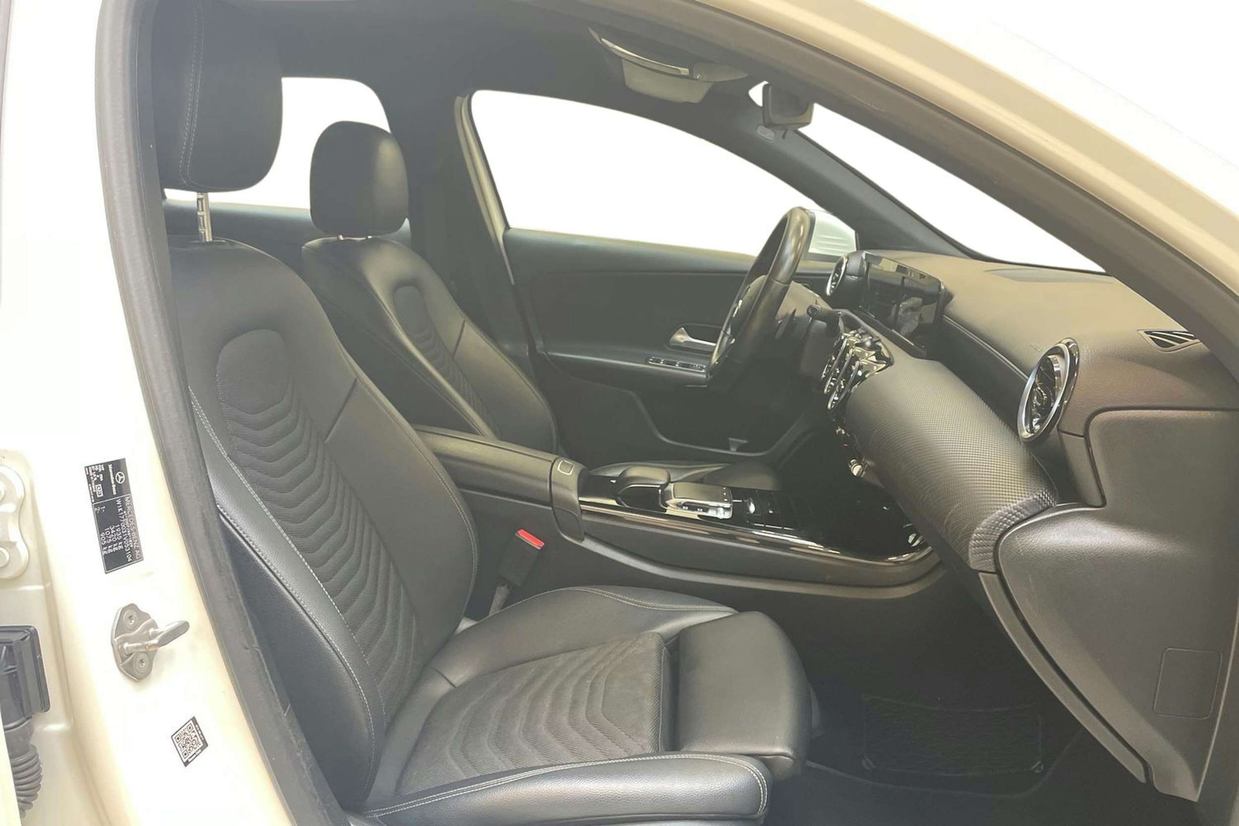 valkoinen Mercedes-Benz A 2020 kuva 10.