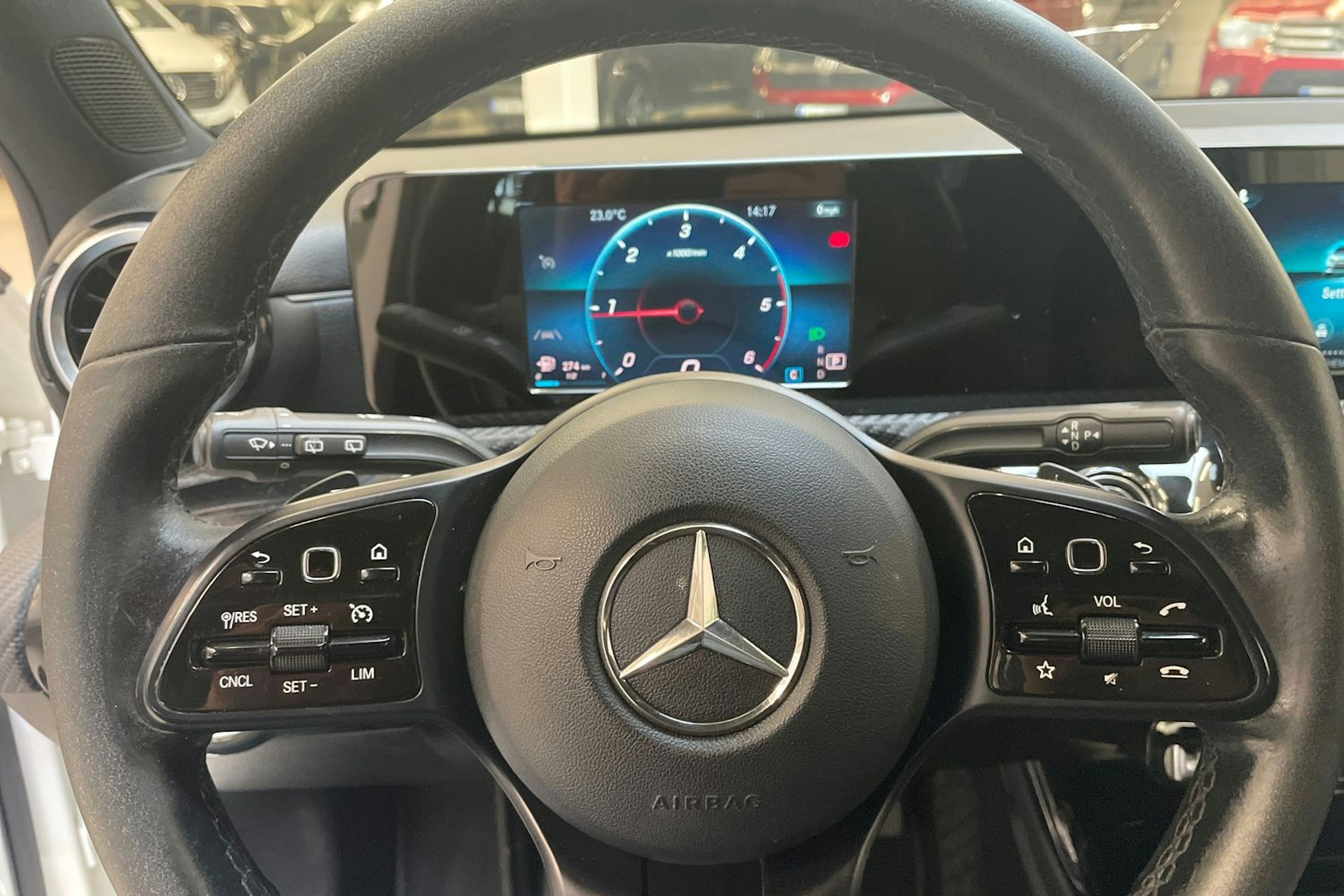 valkoinen Mercedes-Benz A 2020 kuva 16.