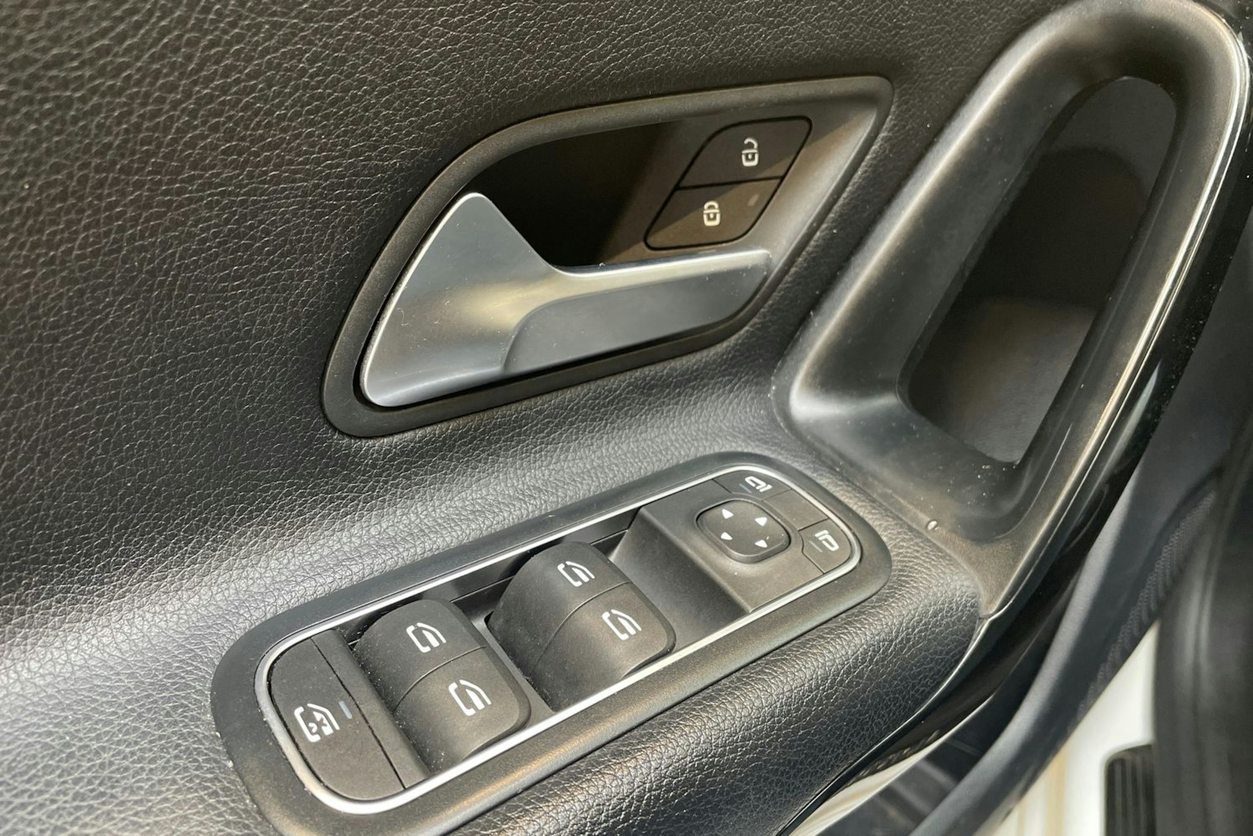 valkoinen Mercedes-Benz A 2020 kuva 17.