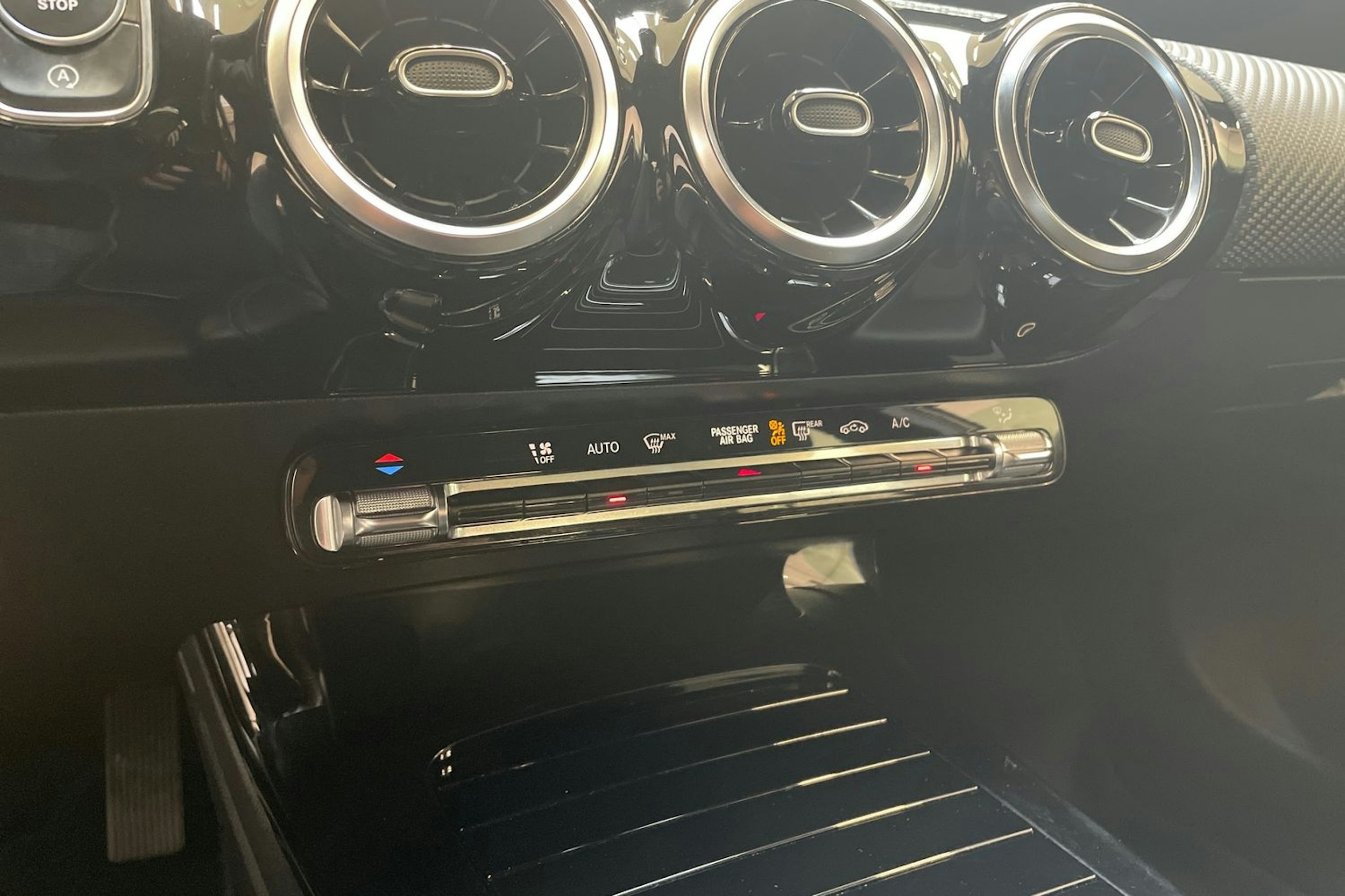 valkoinen Mercedes-Benz A 2020 kuva 21.