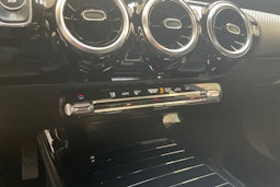 valkoinen Mercedes-Benz A 2020 kuva 21.