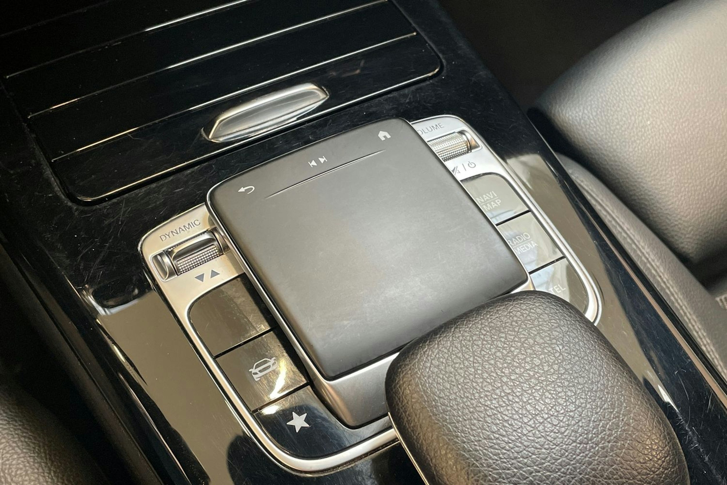 valkoinen Mercedes-Benz A 2020 kuva 22.