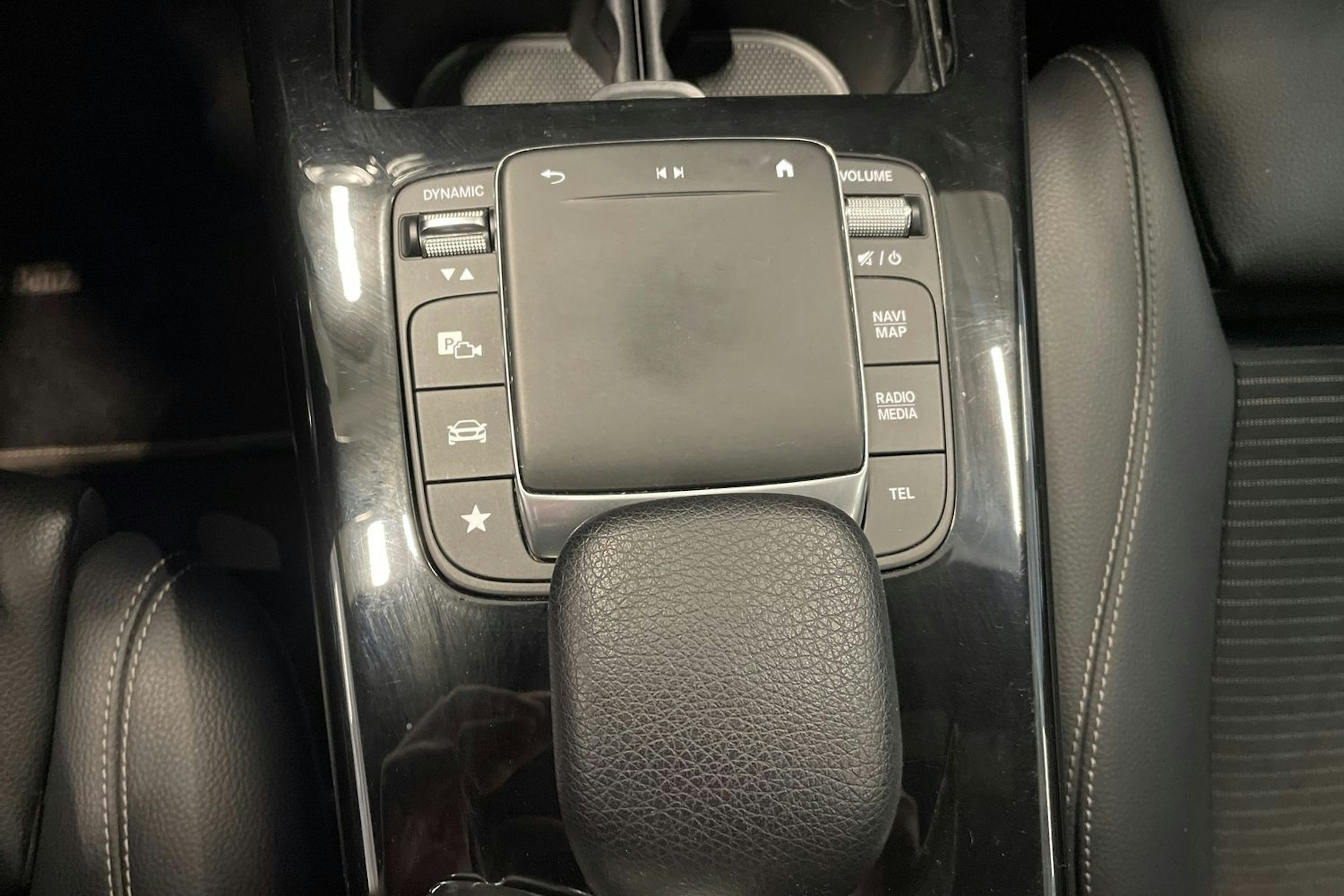 harmaa Mercedes-Benz A 2020 kuva 29.