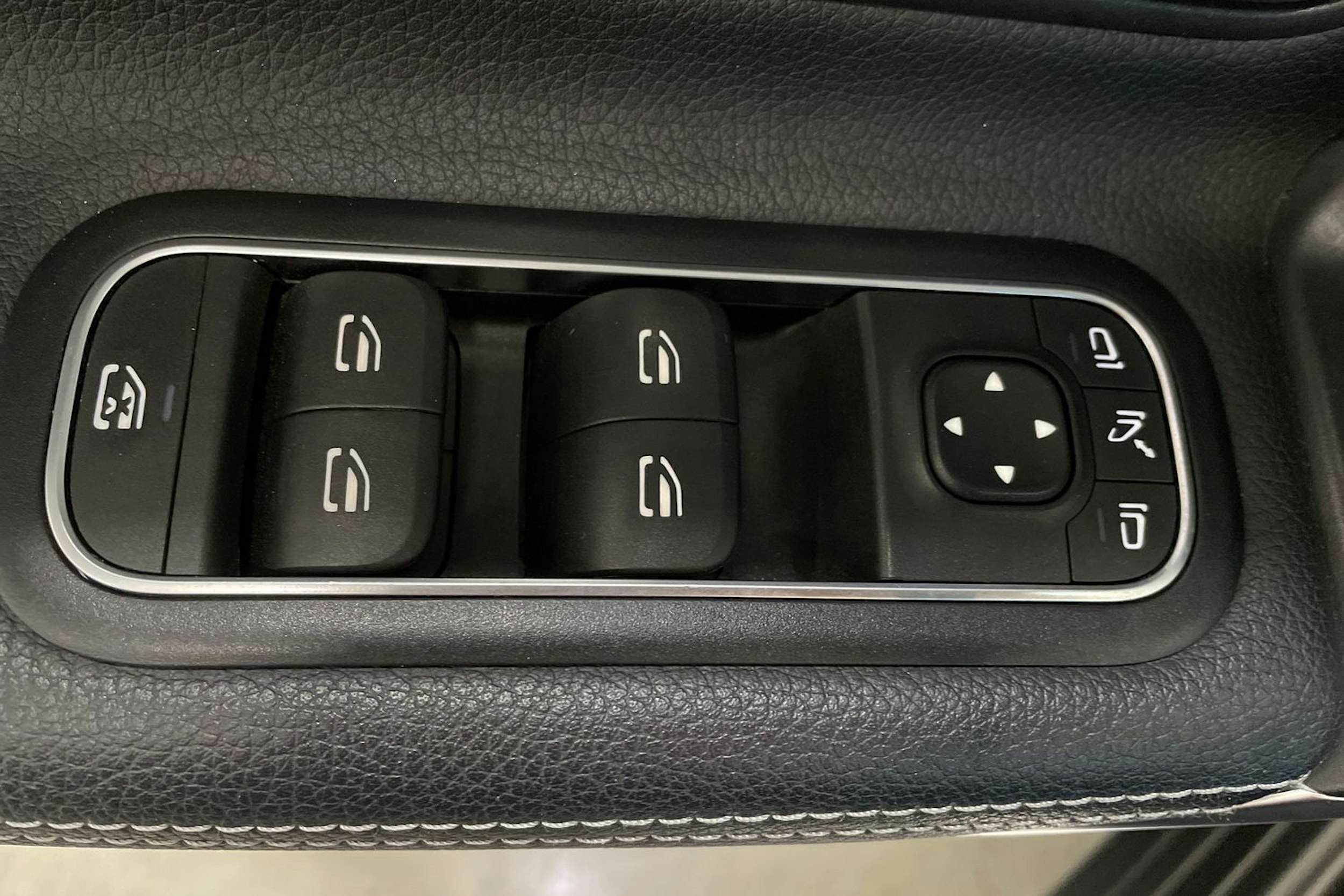 harmaa Mercedes-Benz A 2020 kuva 30.