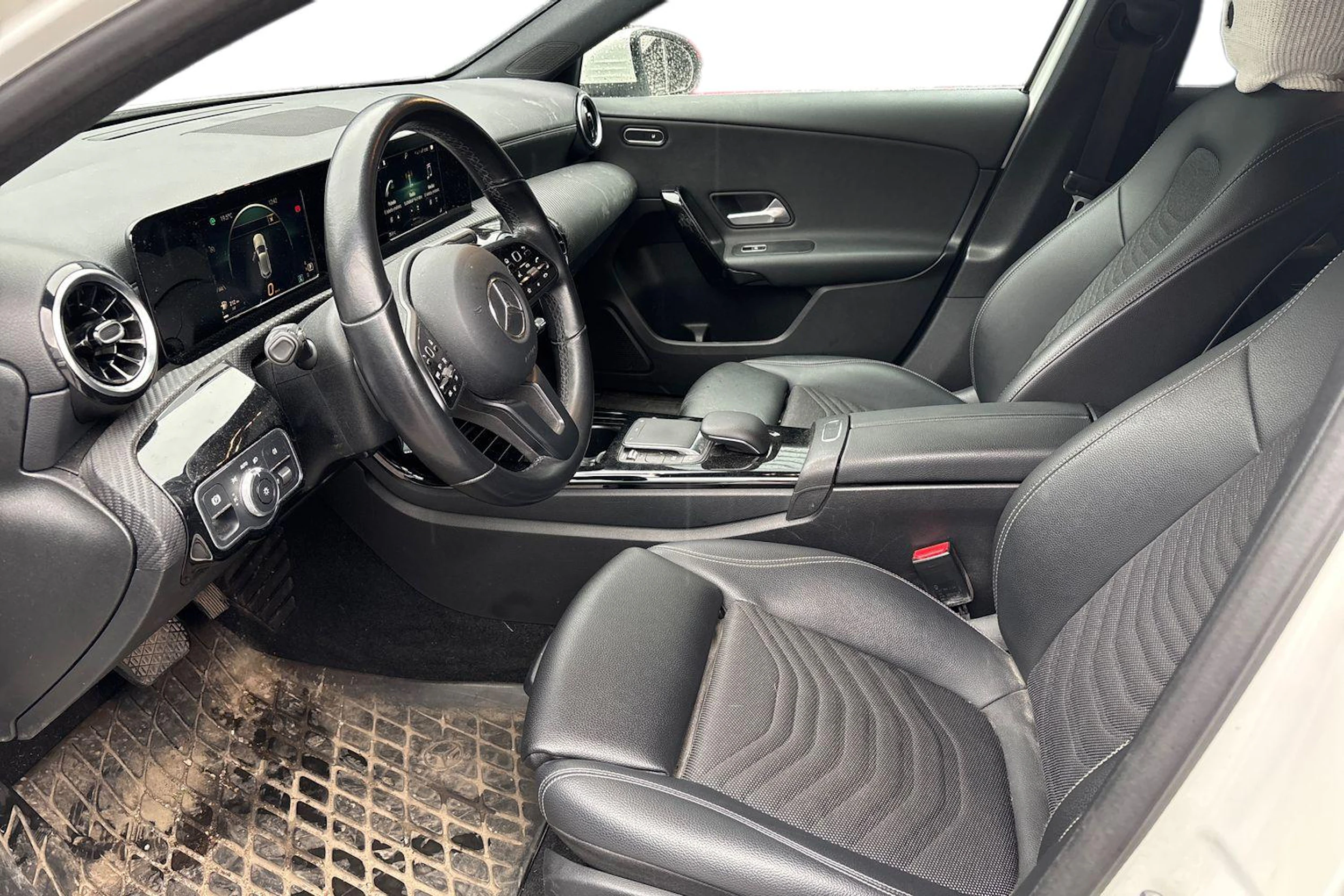 valkoinen Mercedes-Benz A 2020 kuva 3.