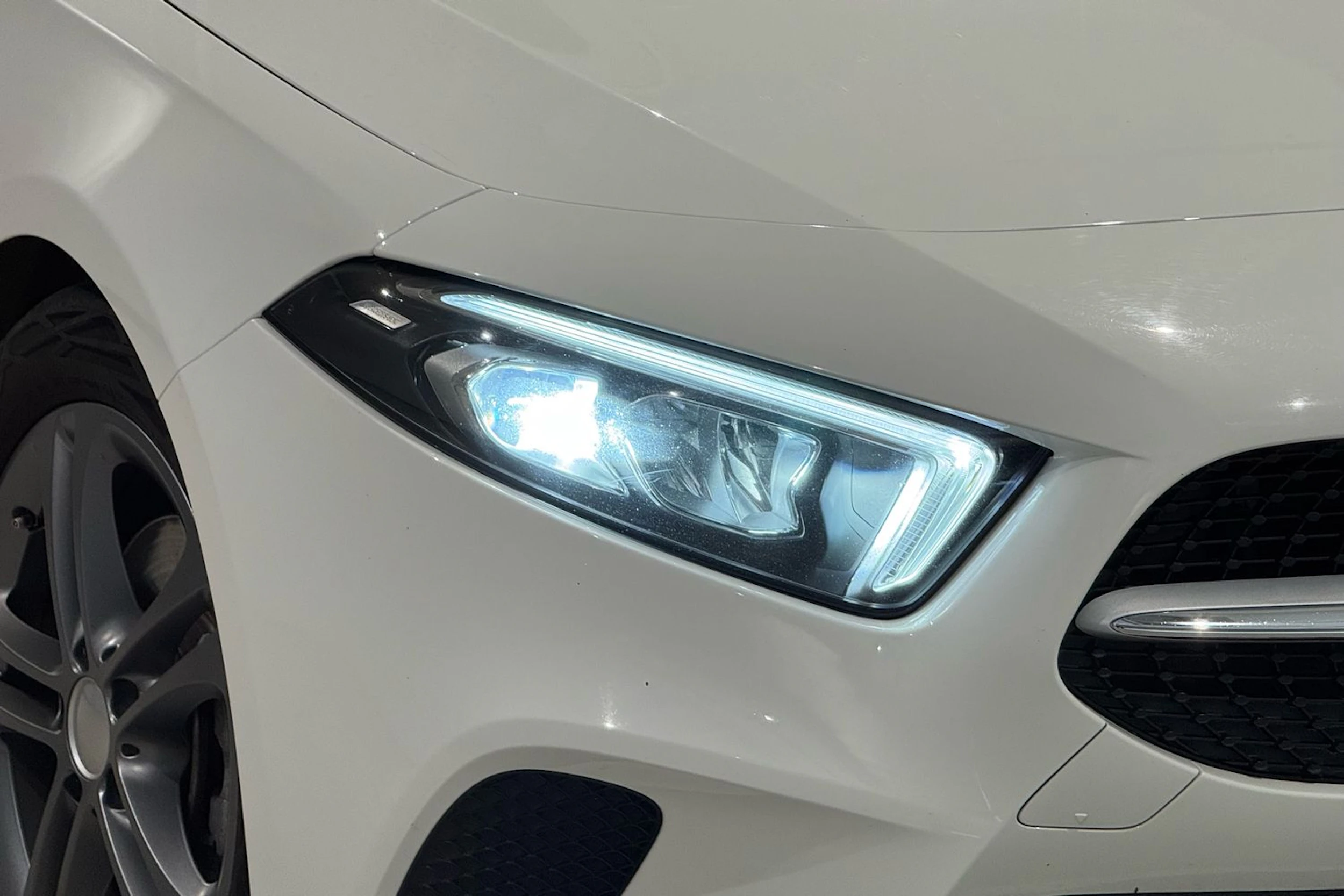 valkoinen Mercedes-Benz A 2020 kuva 12.