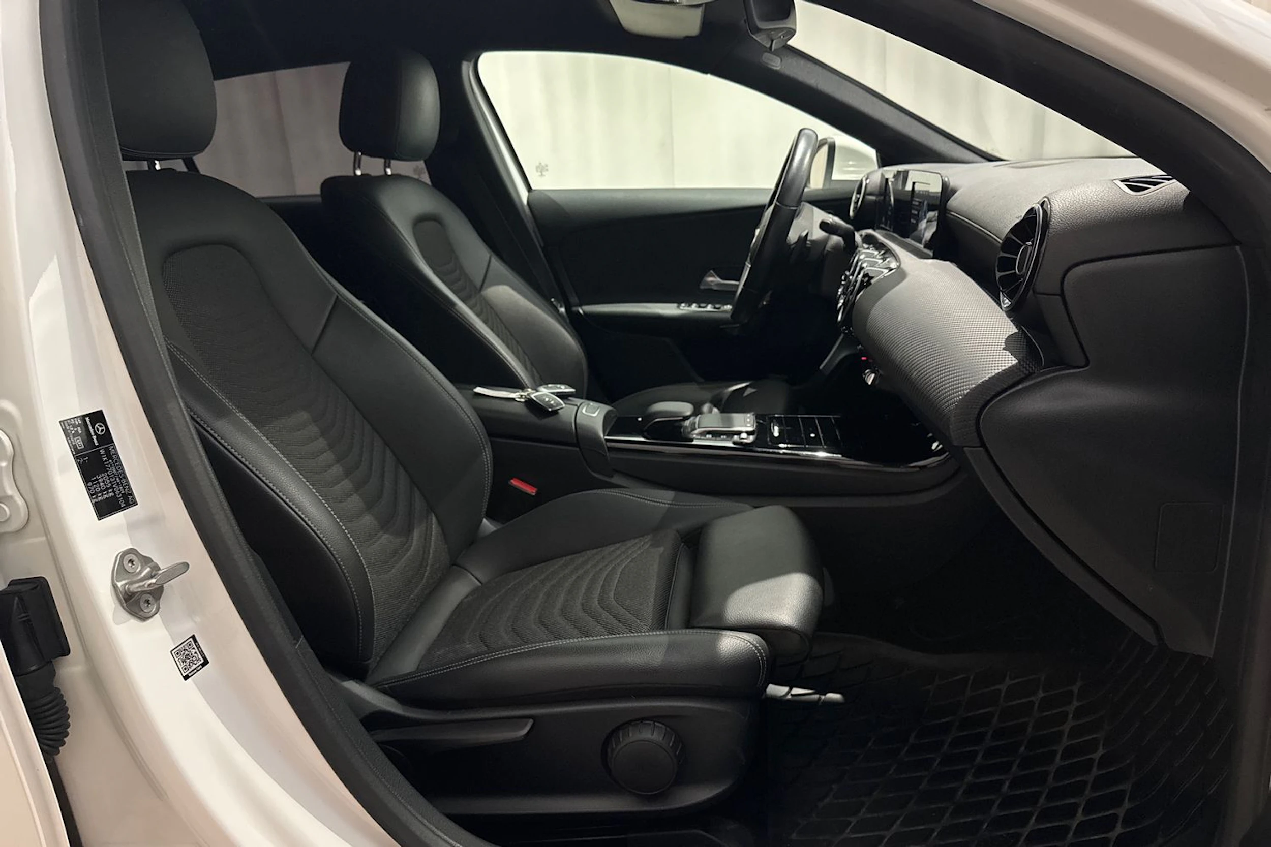 valkoinen Mercedes-Benz A 2020 kuva 16.