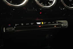 valkoinen Mercedes-Benz A 2020 kuva 26.