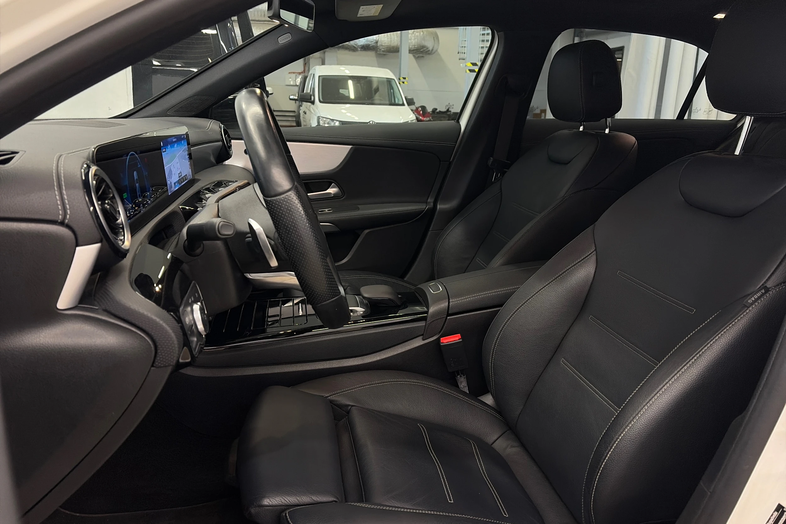 valkoinen Mercedes-Benz A 2020 kuva 11.