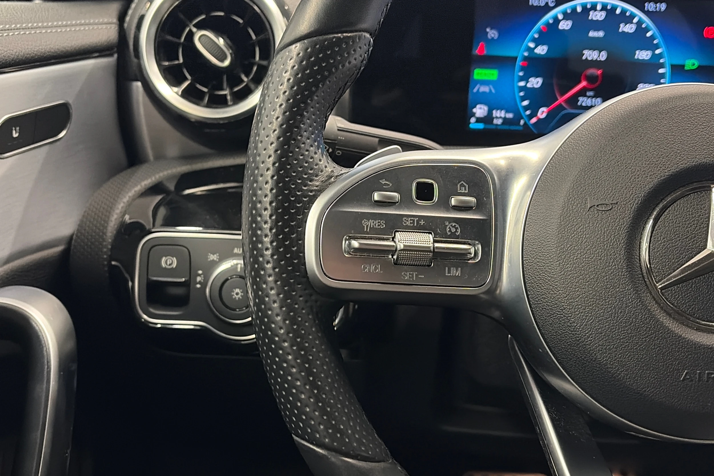 valkoinen Mercedes-Benz A 2020 kuva 12.