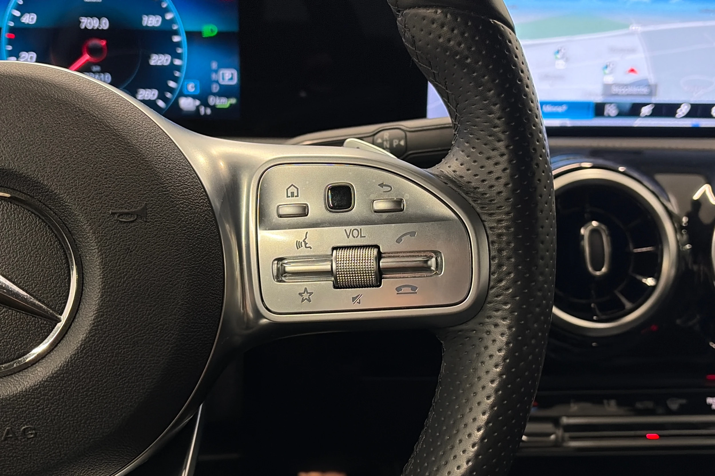 valkoinen Mercedes-Benz A 2020 kuva 13.