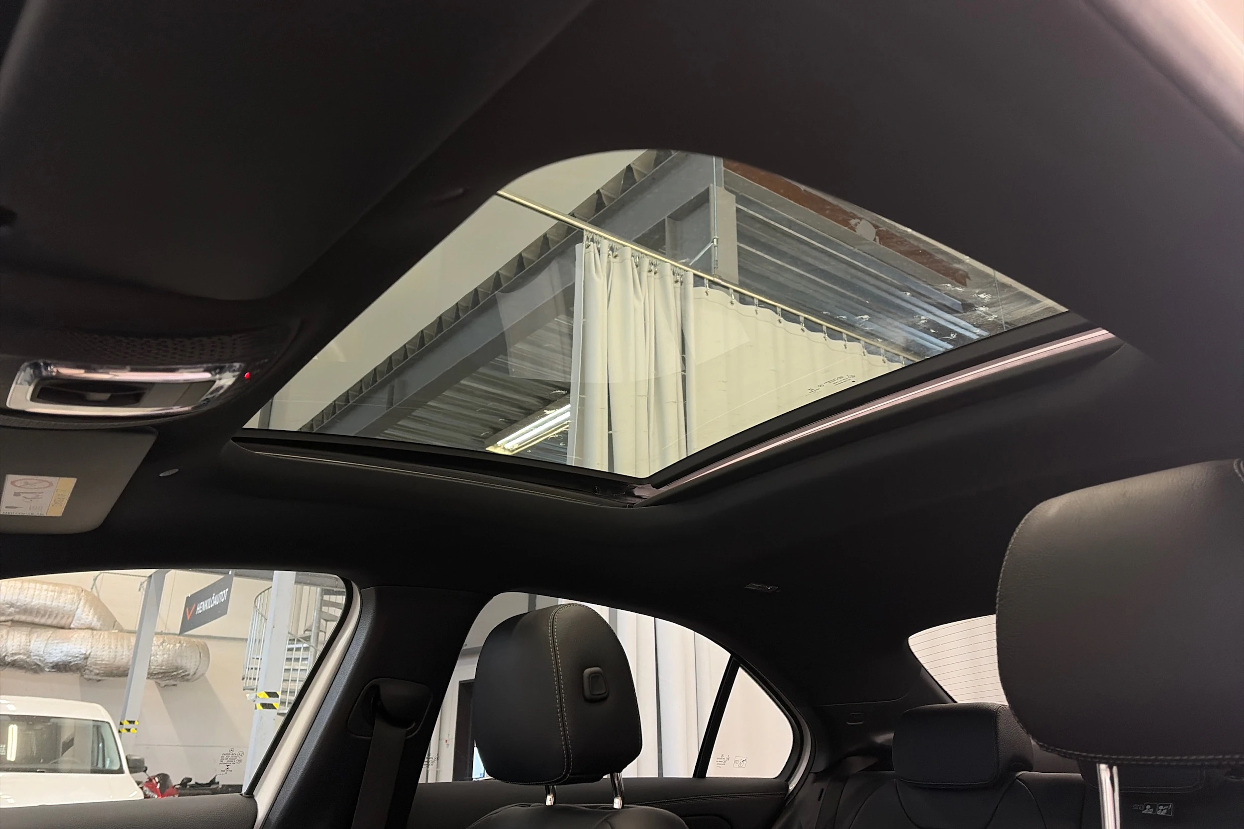 valkoinen Mercedes-Benz A 2020 kuva 22.