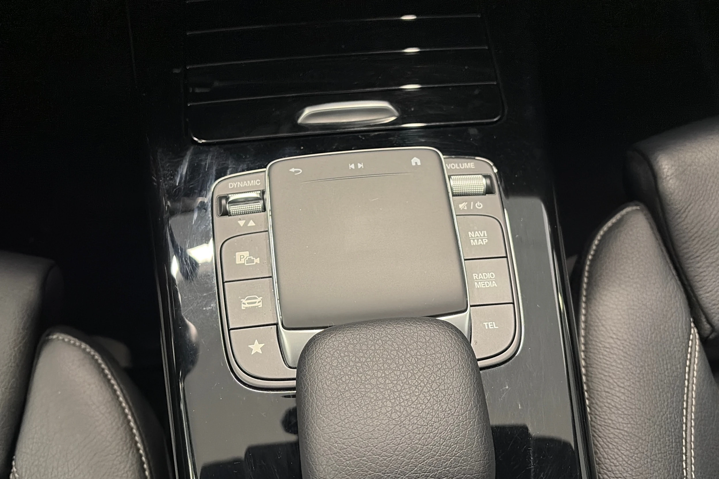 valkoinen Mercedes-Benz A 2020 kuva 23.