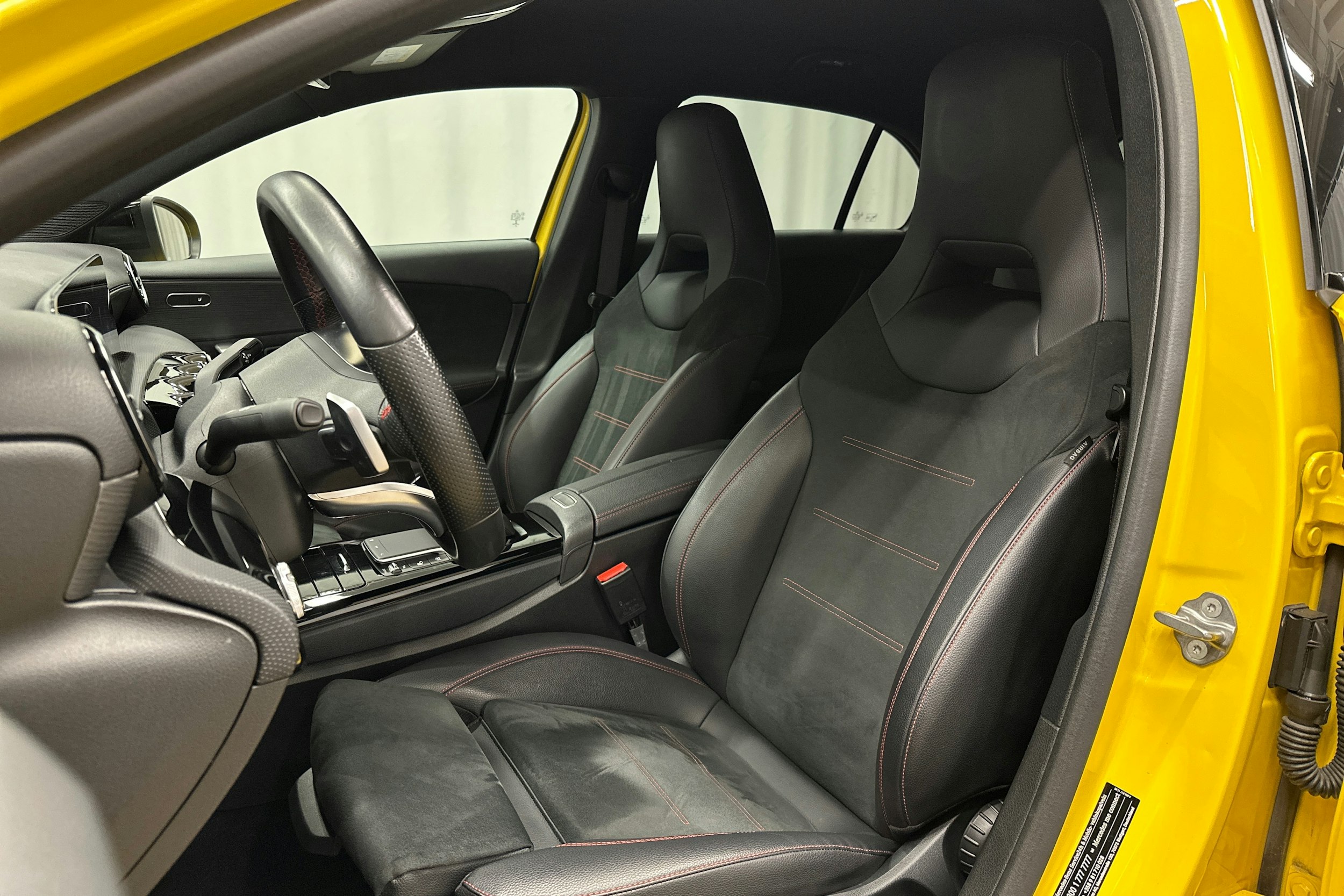 keltainen Mercedes-Benz A 2020 kuva 15.