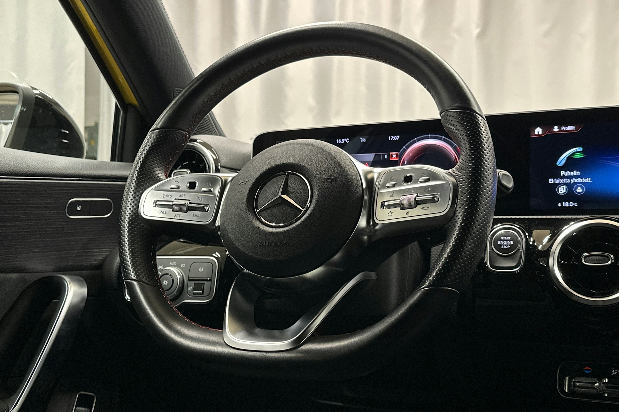 keltainen Mercedes-Benz A 2020 kuva 16.