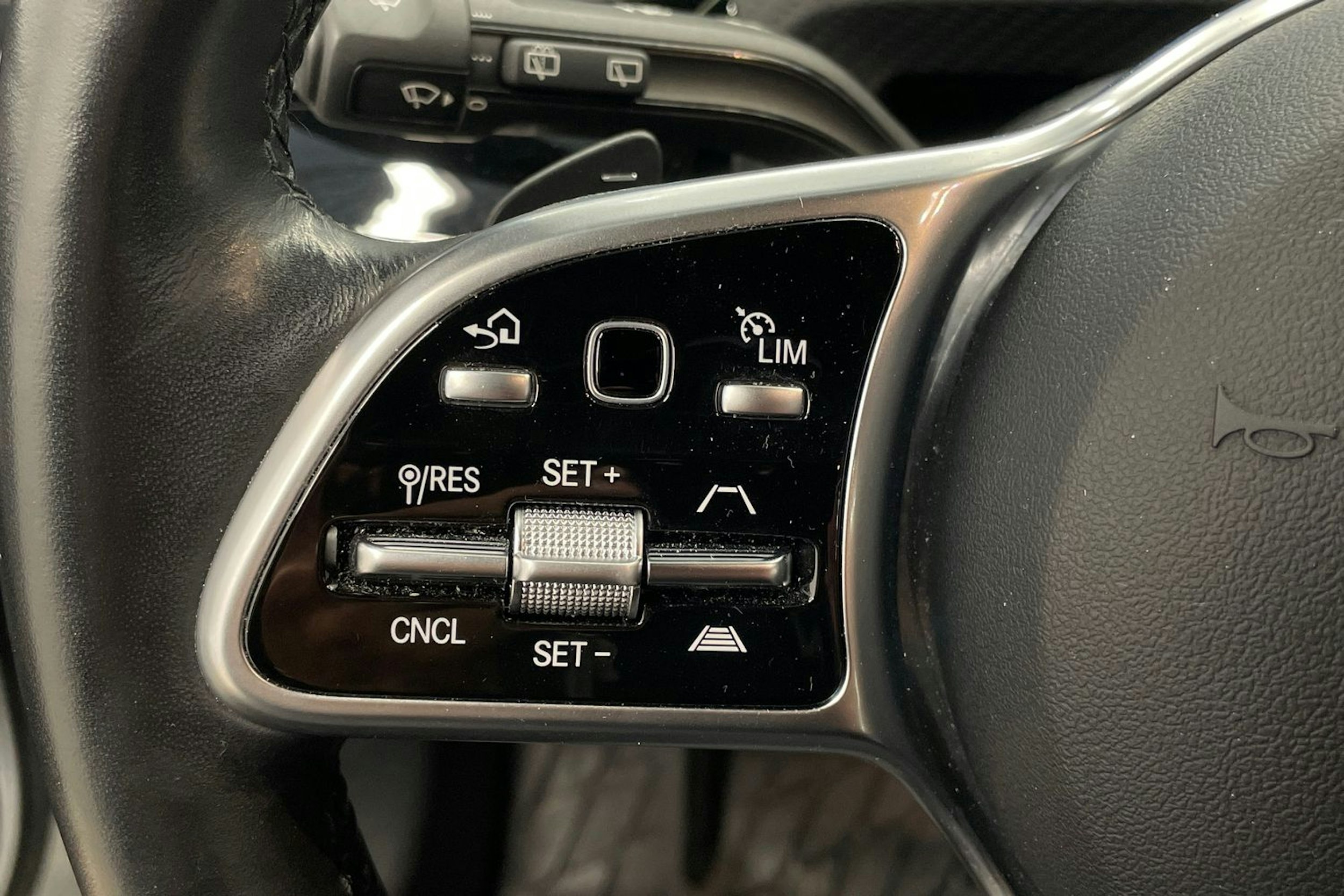 Harmaa Mercedes-Benz A 2020 kuva 16.