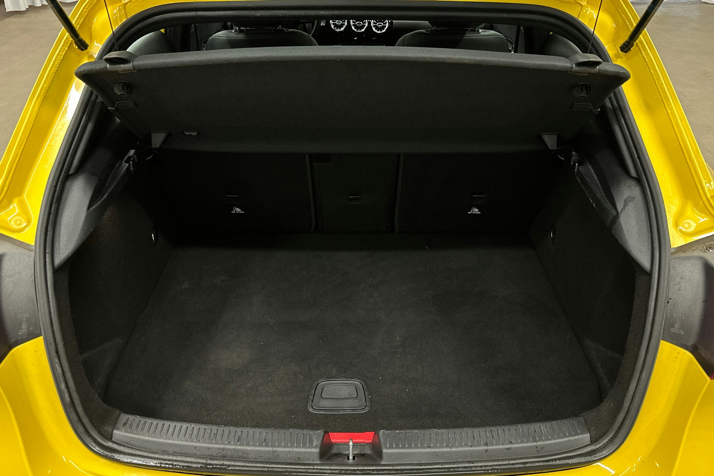 keltainen Mercedes-Benz A 2020 kuva 14.