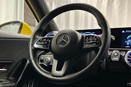 keltainen Mercedes-Benz A 2020 kuva 16.