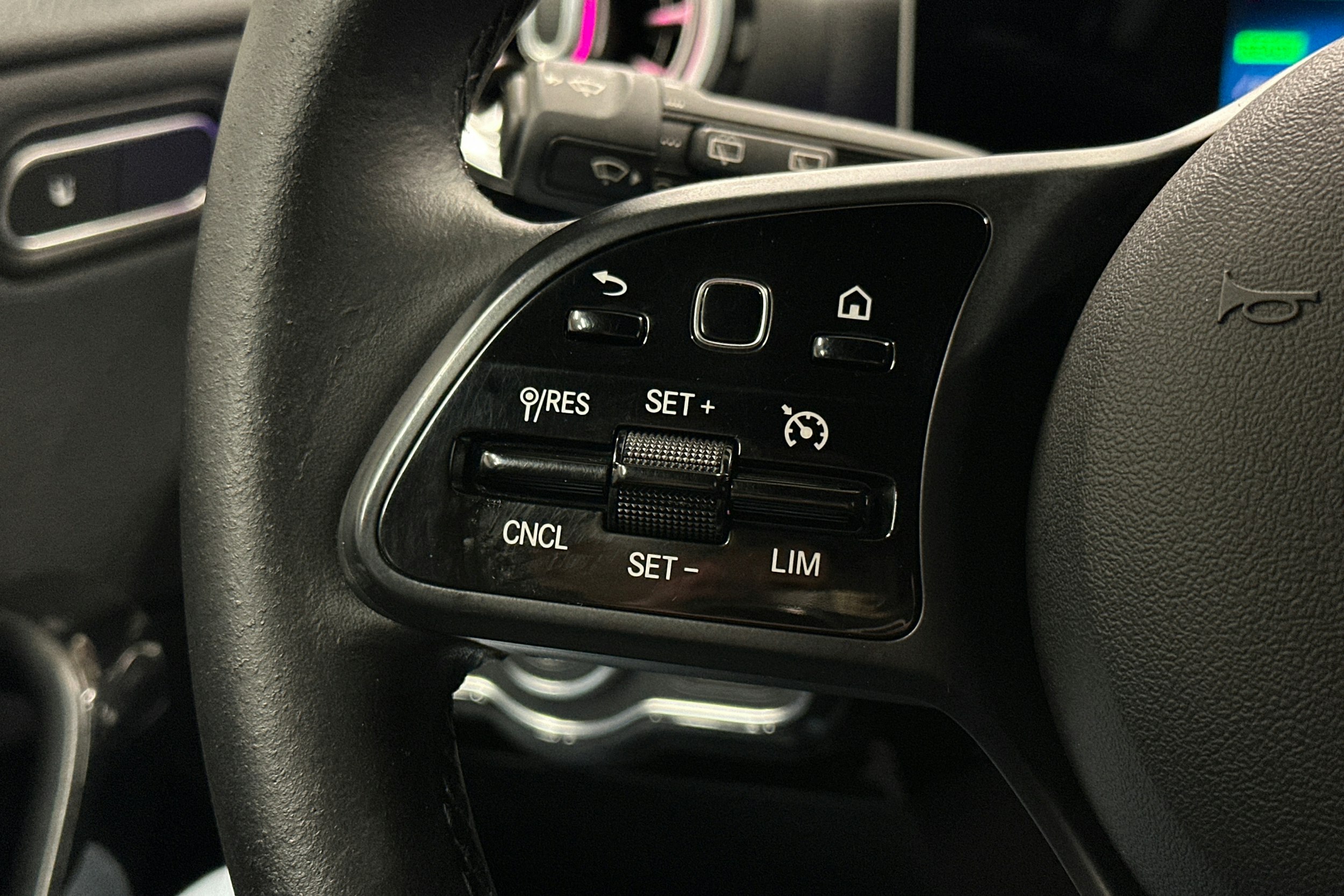 keltainen Mercedes-Benz A 2020 kuva 17.