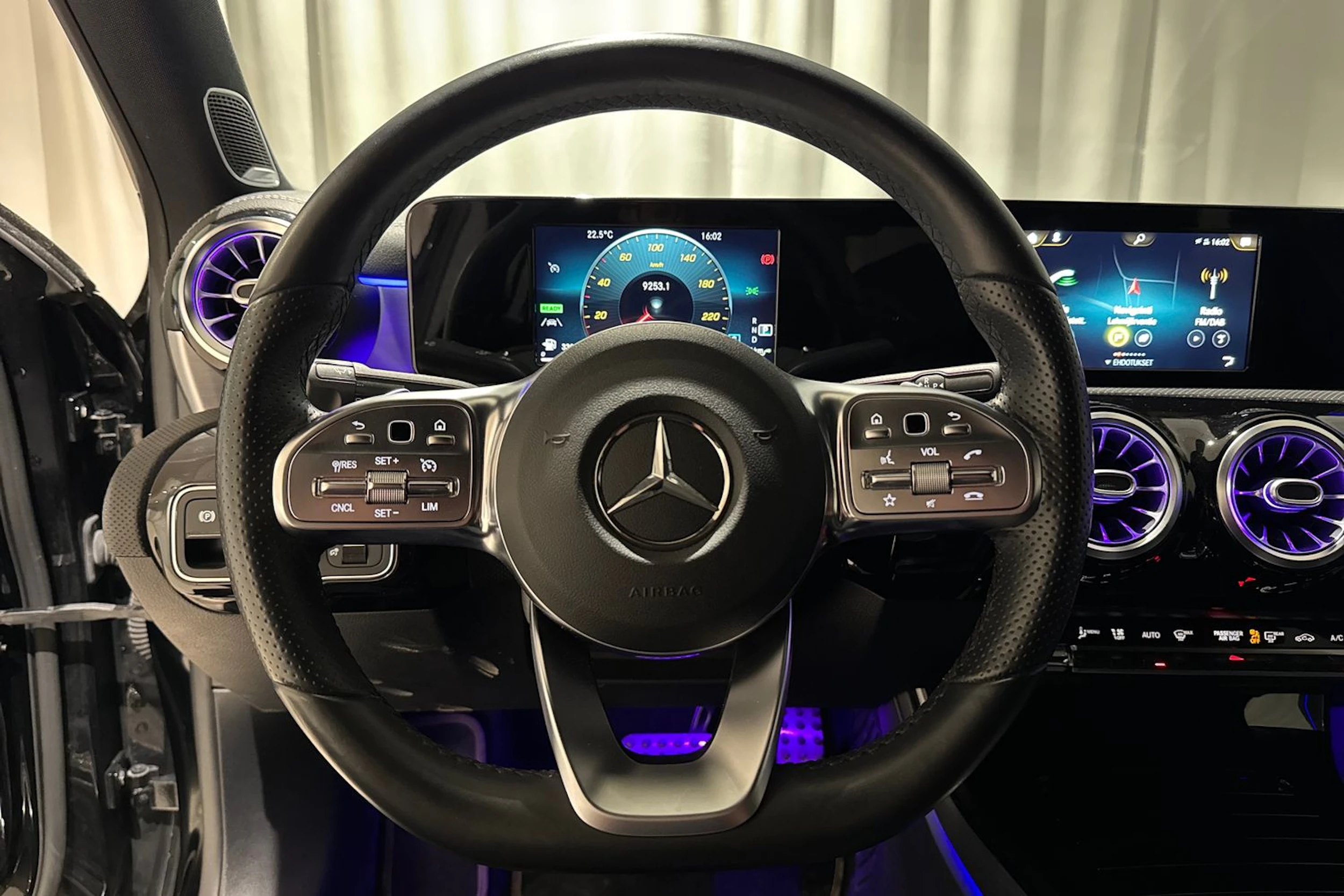 musta Mercedes-Benz A 2020 kuva 18.
