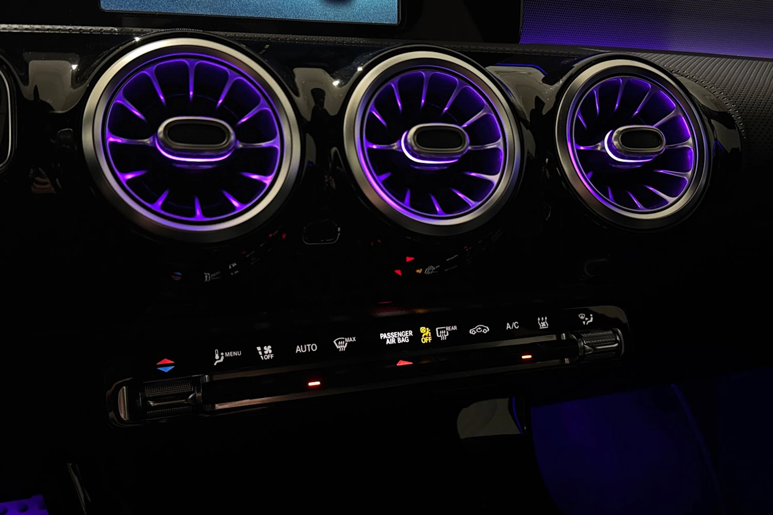 musta Mercedes-Benz A 2020 kuva 29.