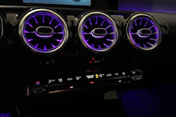 musta Mercedes-Benz A 2020 kuva 29.