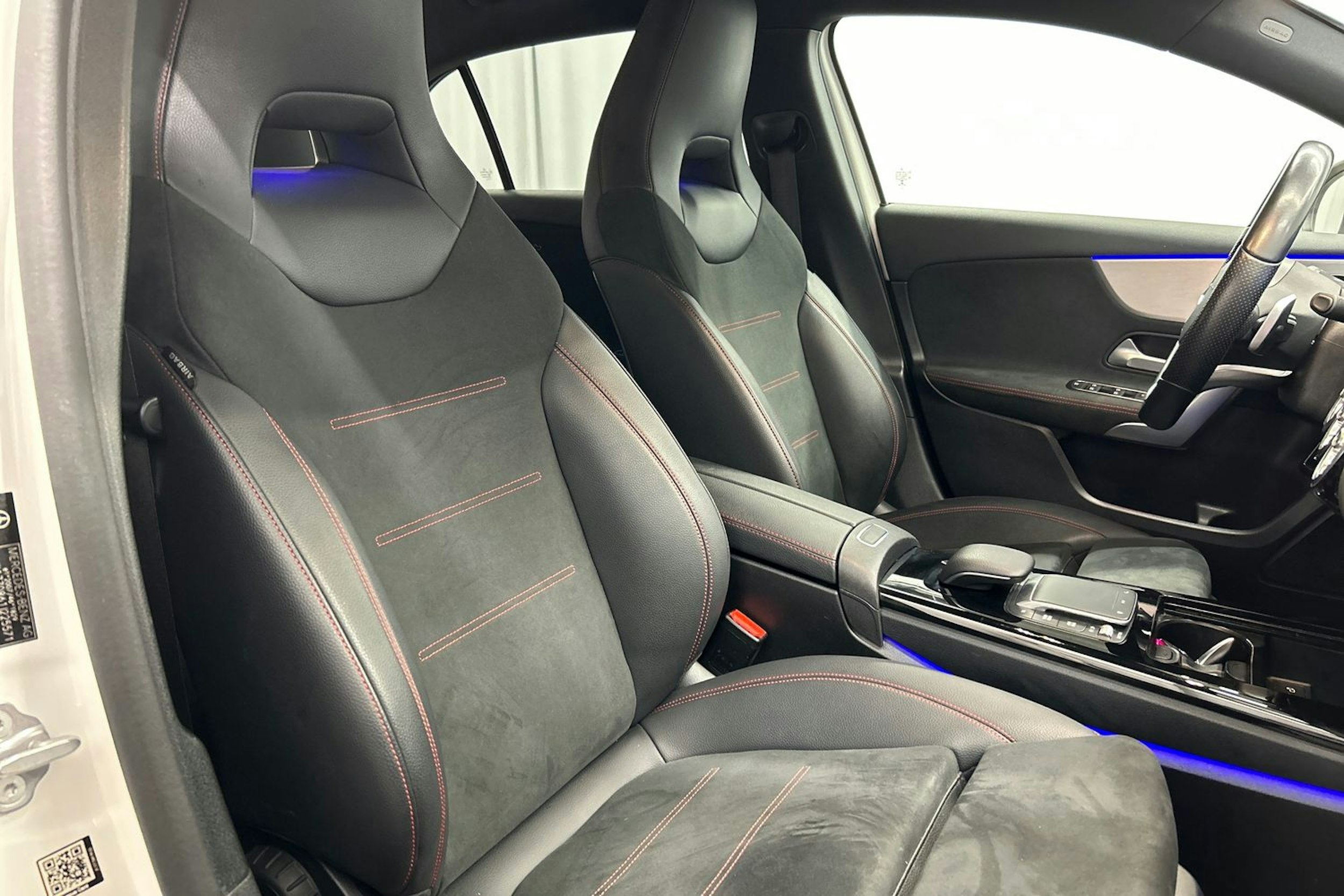 valkoinen Mercedes-Benz A 2020 kuva 12.