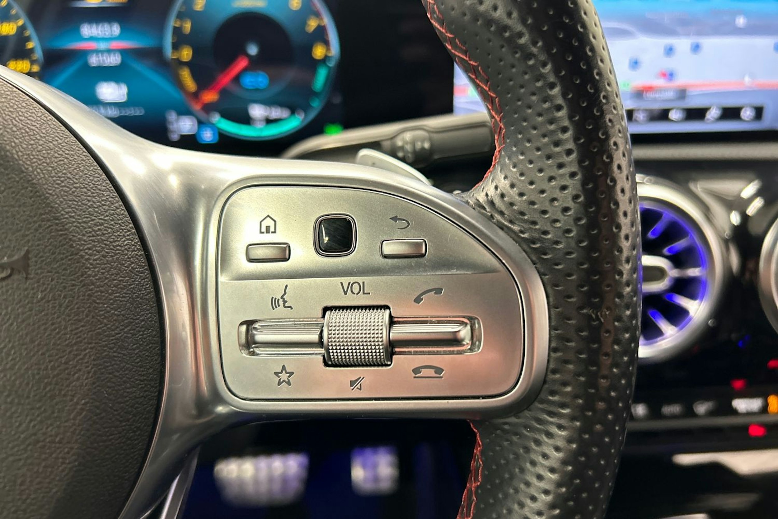 valkoinen Mercedes-Benz A 2020 kuva 18.