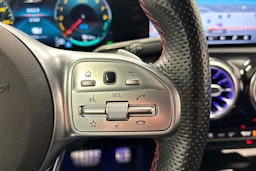 valkoinen Mercedes-Benz A 2020 kuva 18.