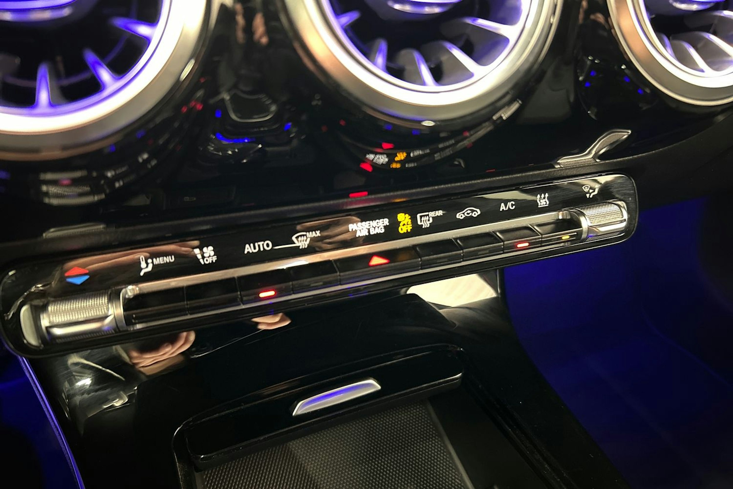 valkoinen Mercedes-Benz A 2020 kuva 22.