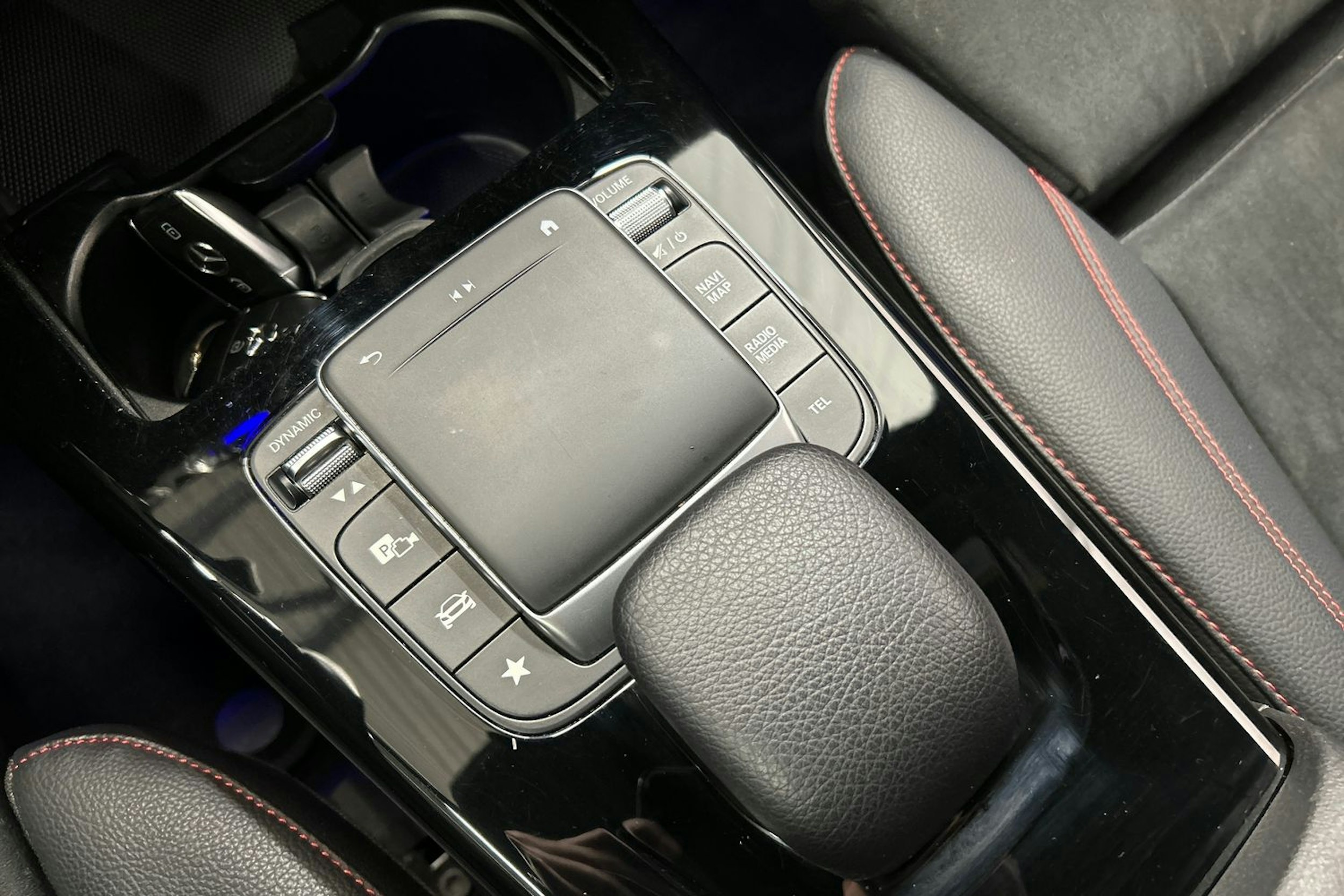 valkoinen Mercedes-Benz A 2020 kuva 23.