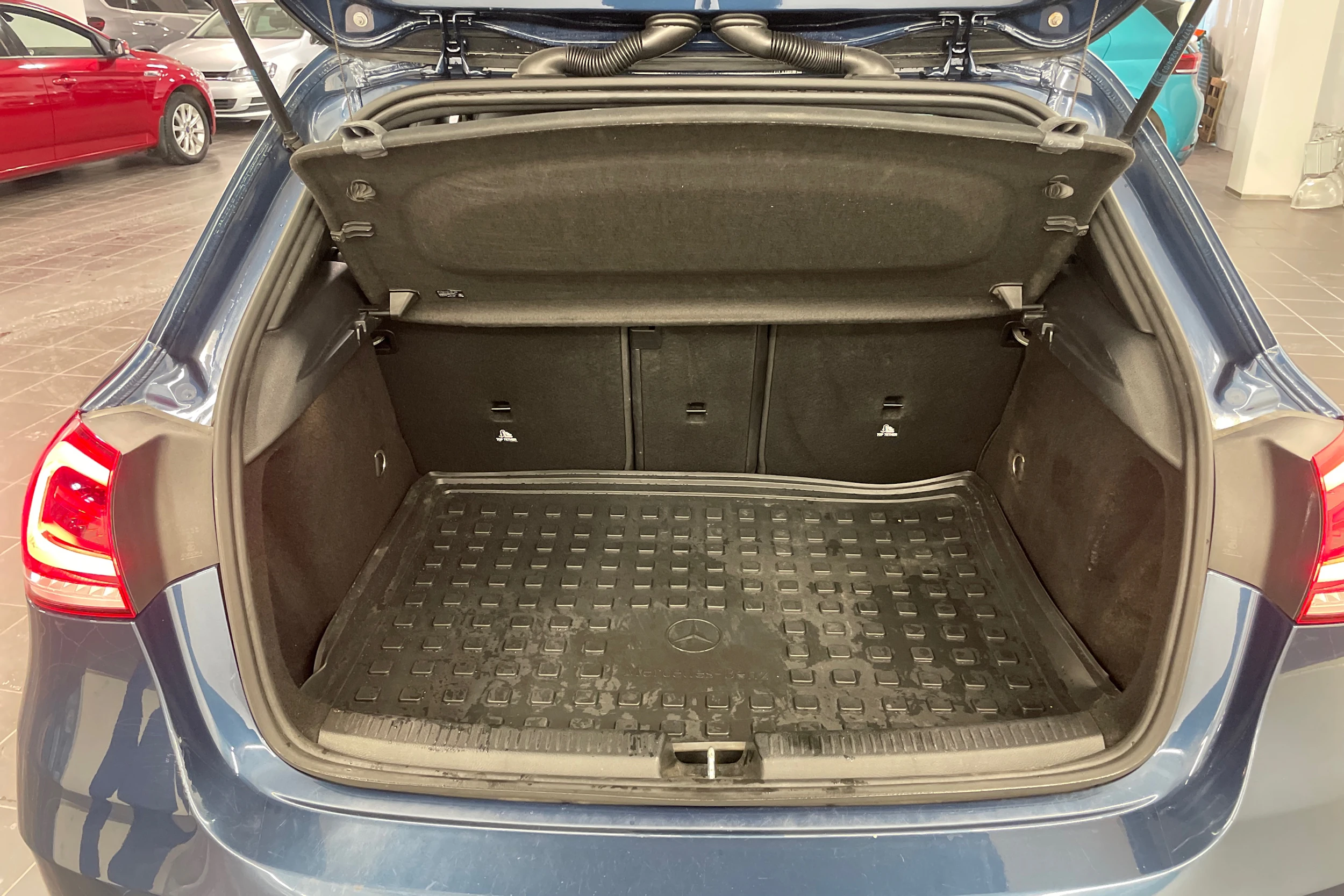 met. sininen Mercedes-Benz A 2020 kuva 14.